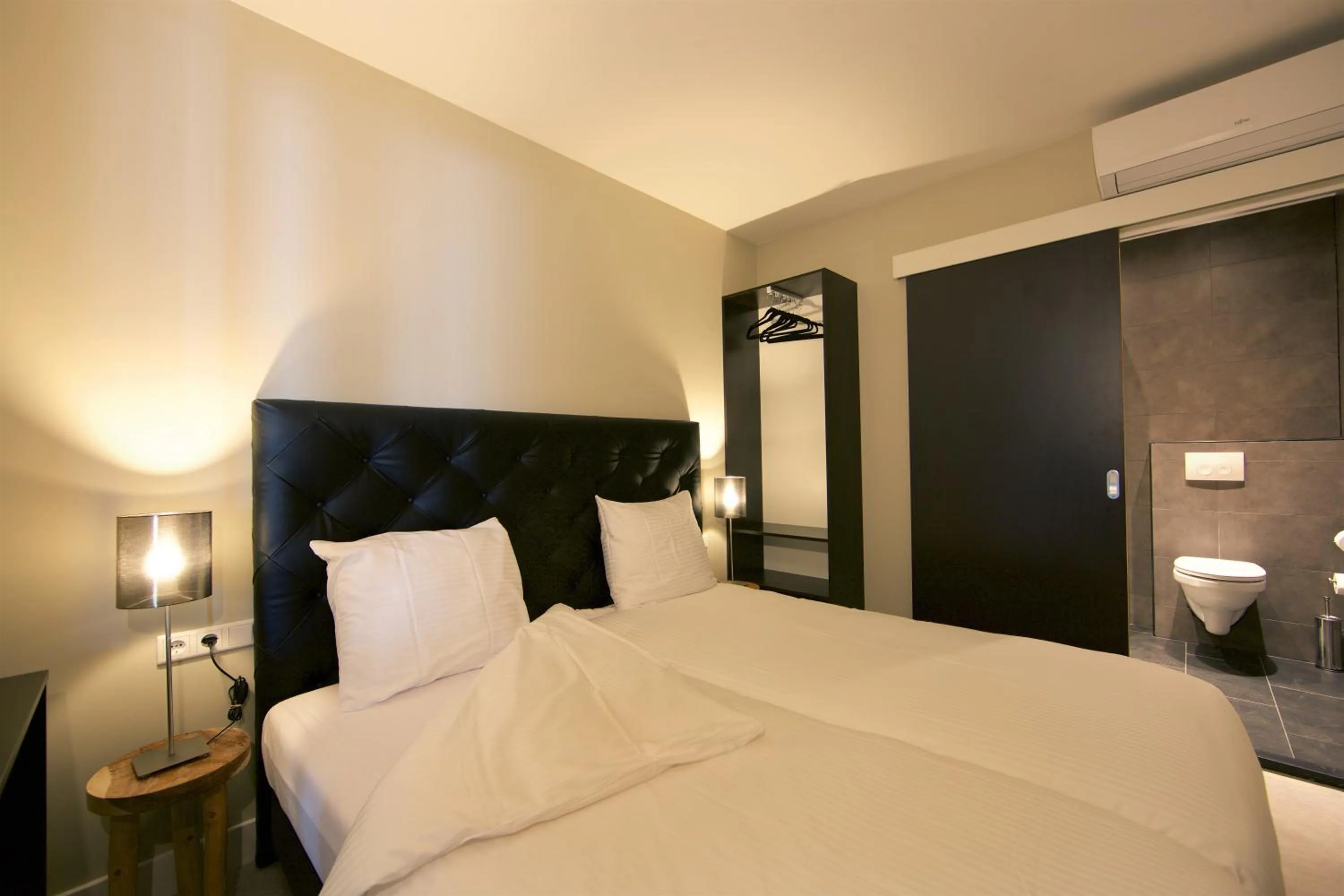 Bed in Camp-Inn Hotel