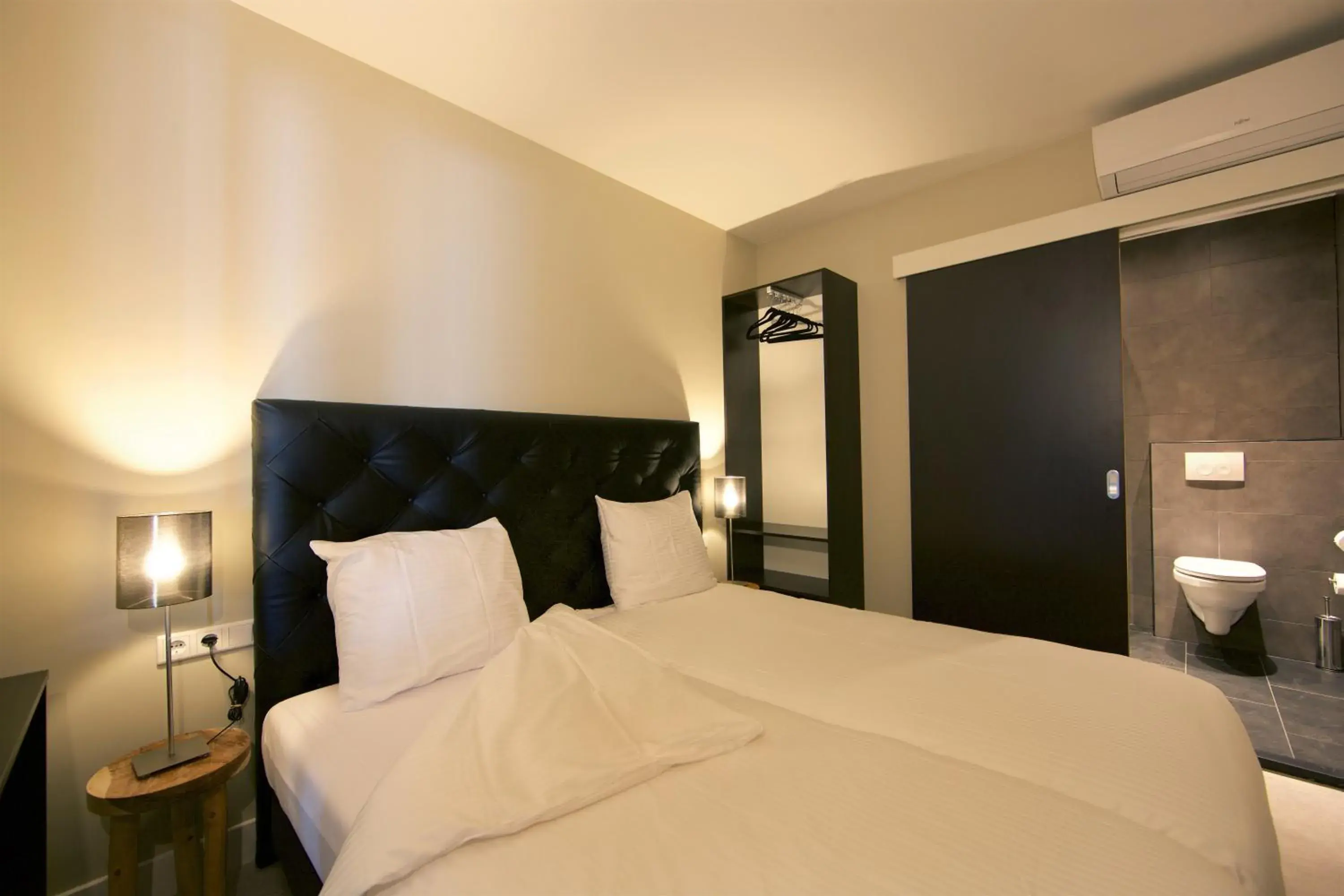 Standard Double Room - no natural daylight in Camp-Inn Hotel Standard Double Room - no natural daylight in Camp-Inn Hotel