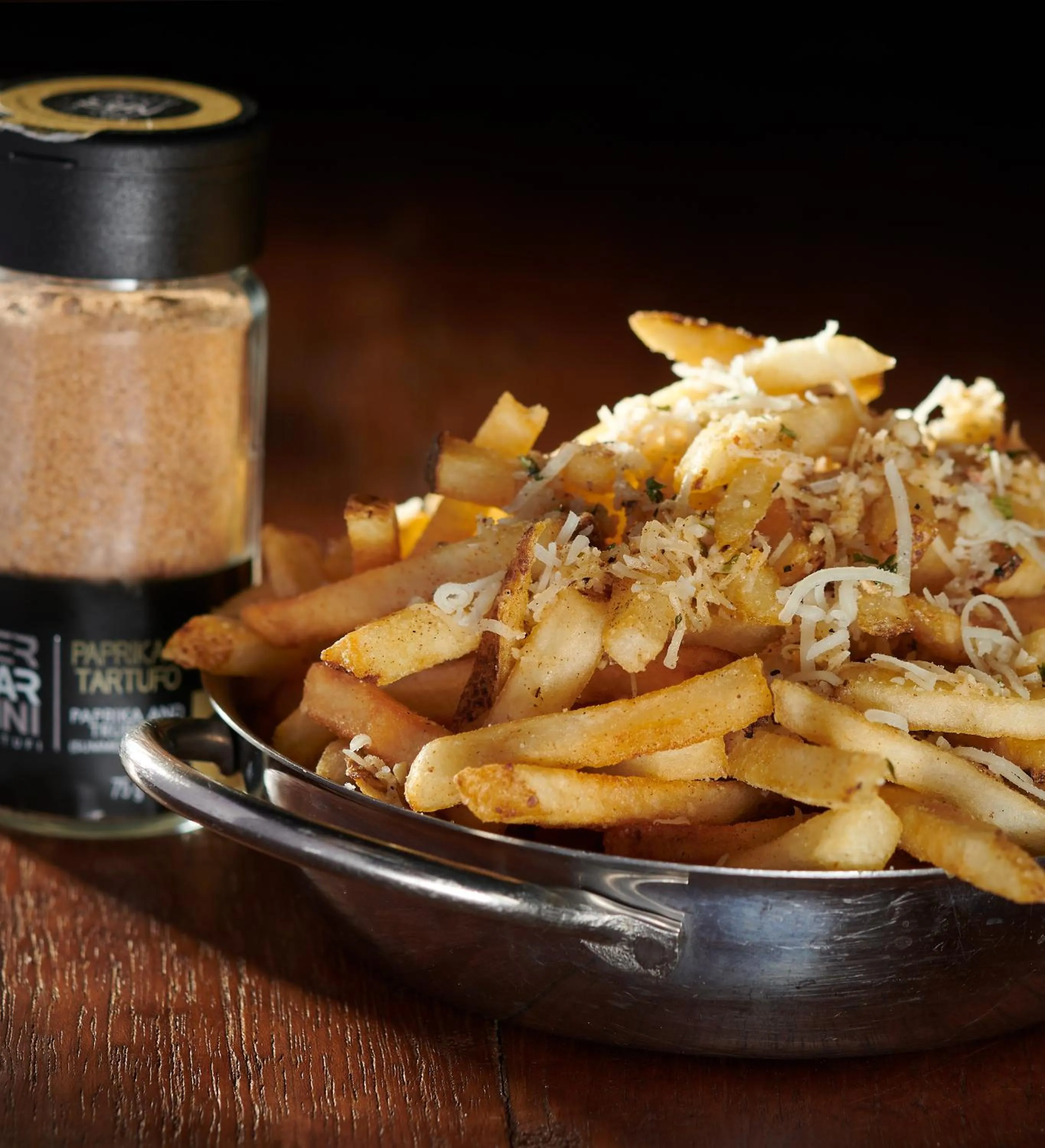 Food and drinks in Acclaim Hotel by CLIQUE