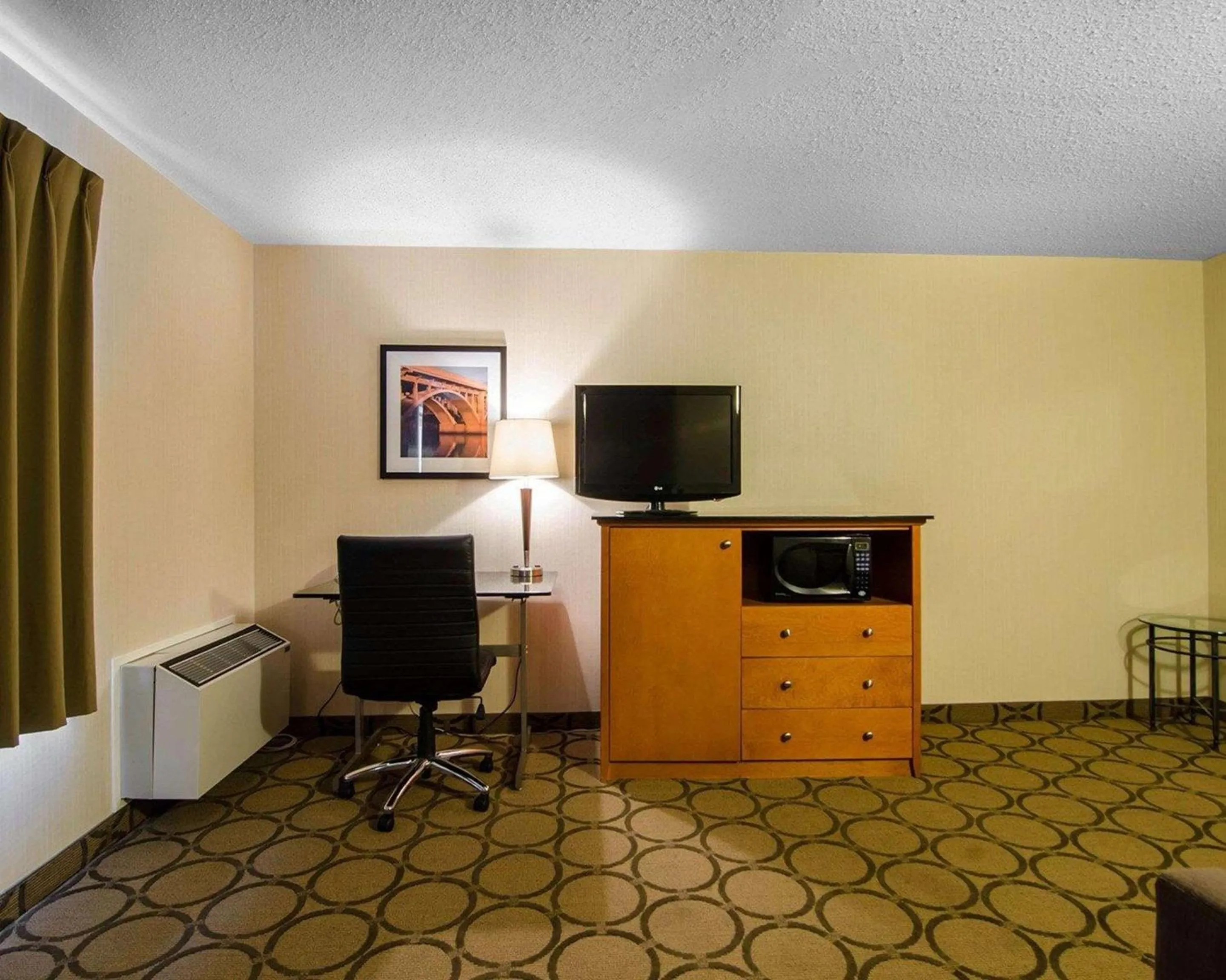 Photo of the whole room in Comfort Inn