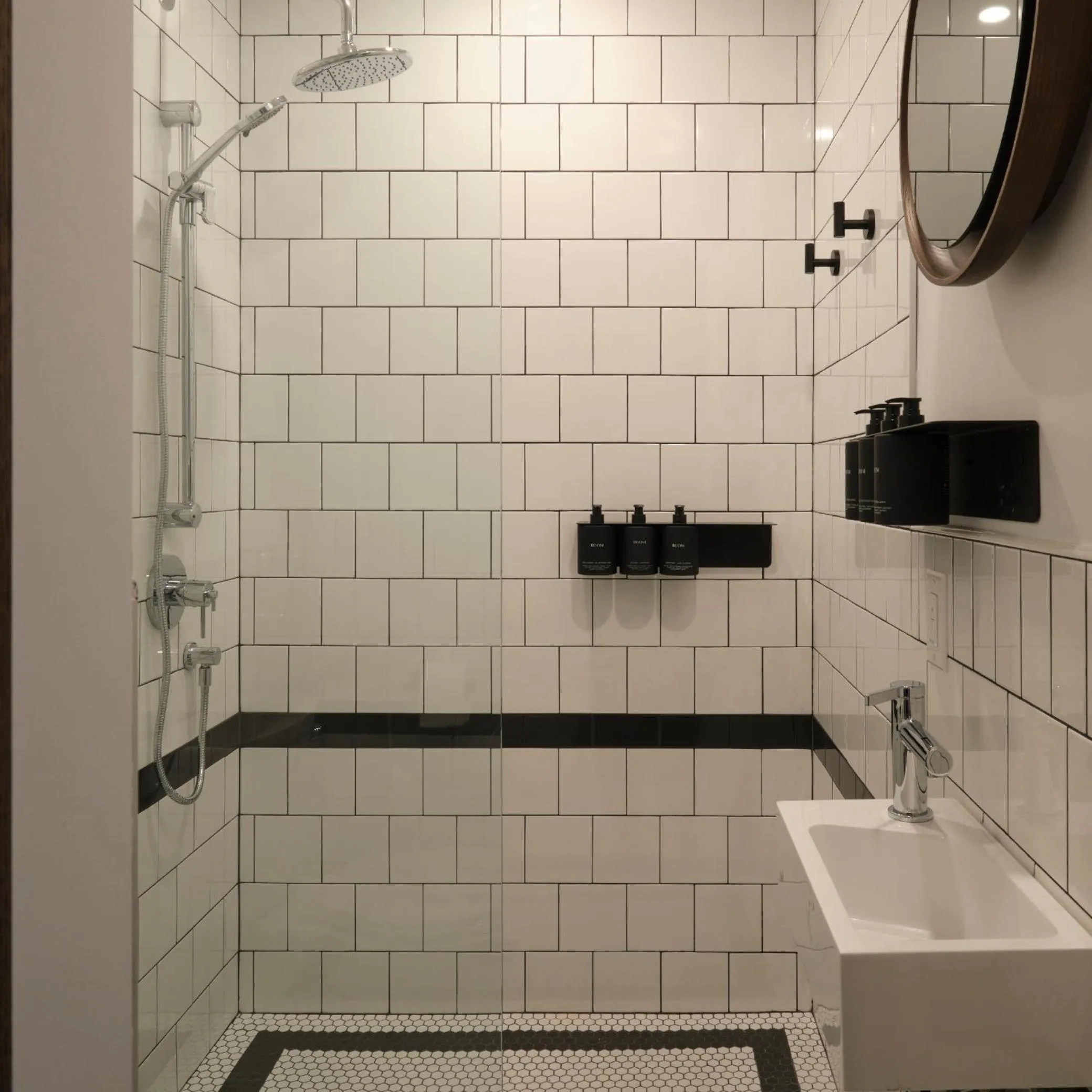 Shower in Hotel Cap Diamant