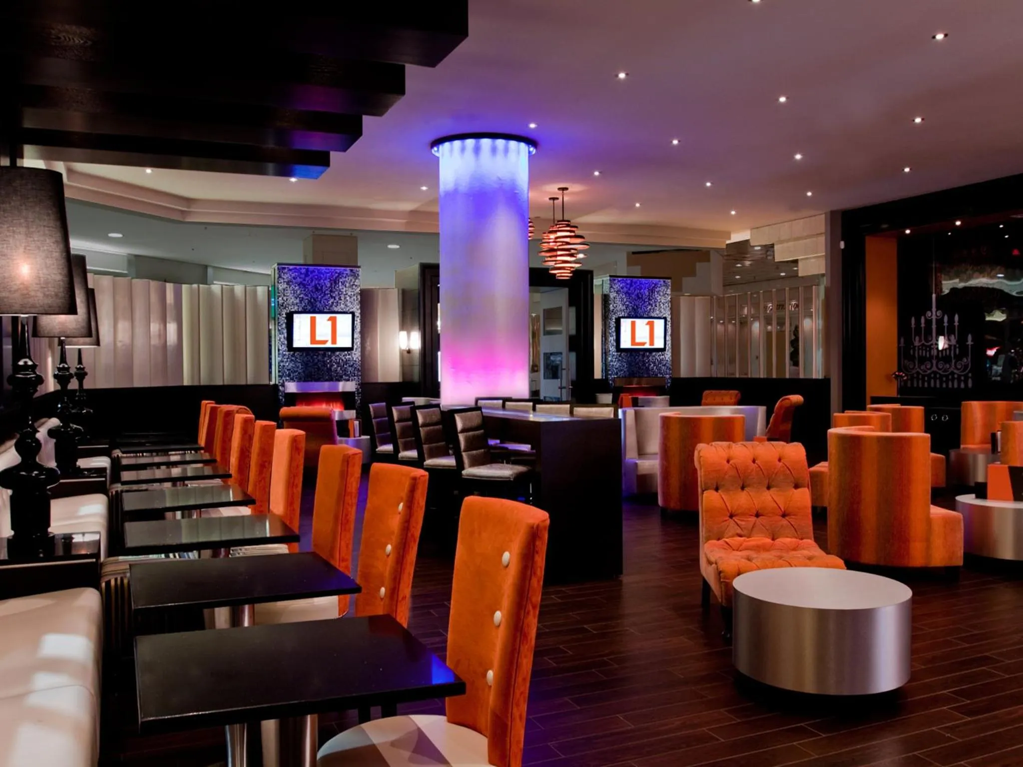 Restaurant/places to eat in Fantasyland Hotel