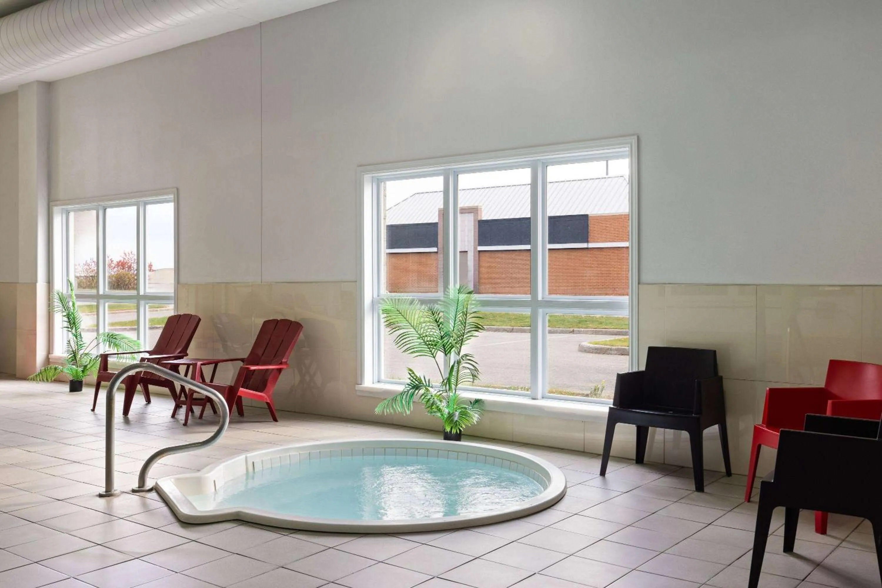 Hot Tub in Super 8 by Wyndham St-Jerome