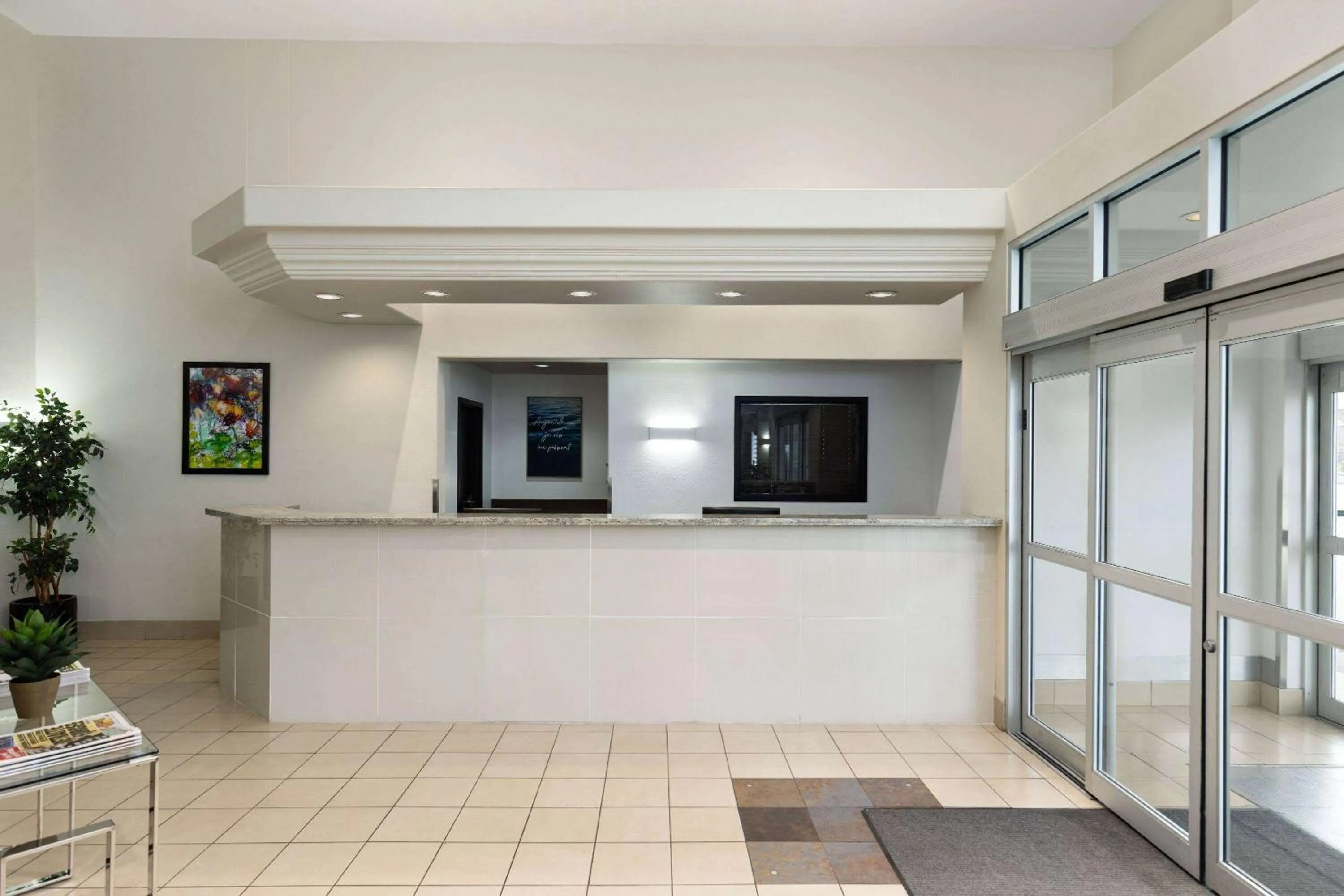 Lobby or reception in Super 8 by Wyndham St-Jerome
