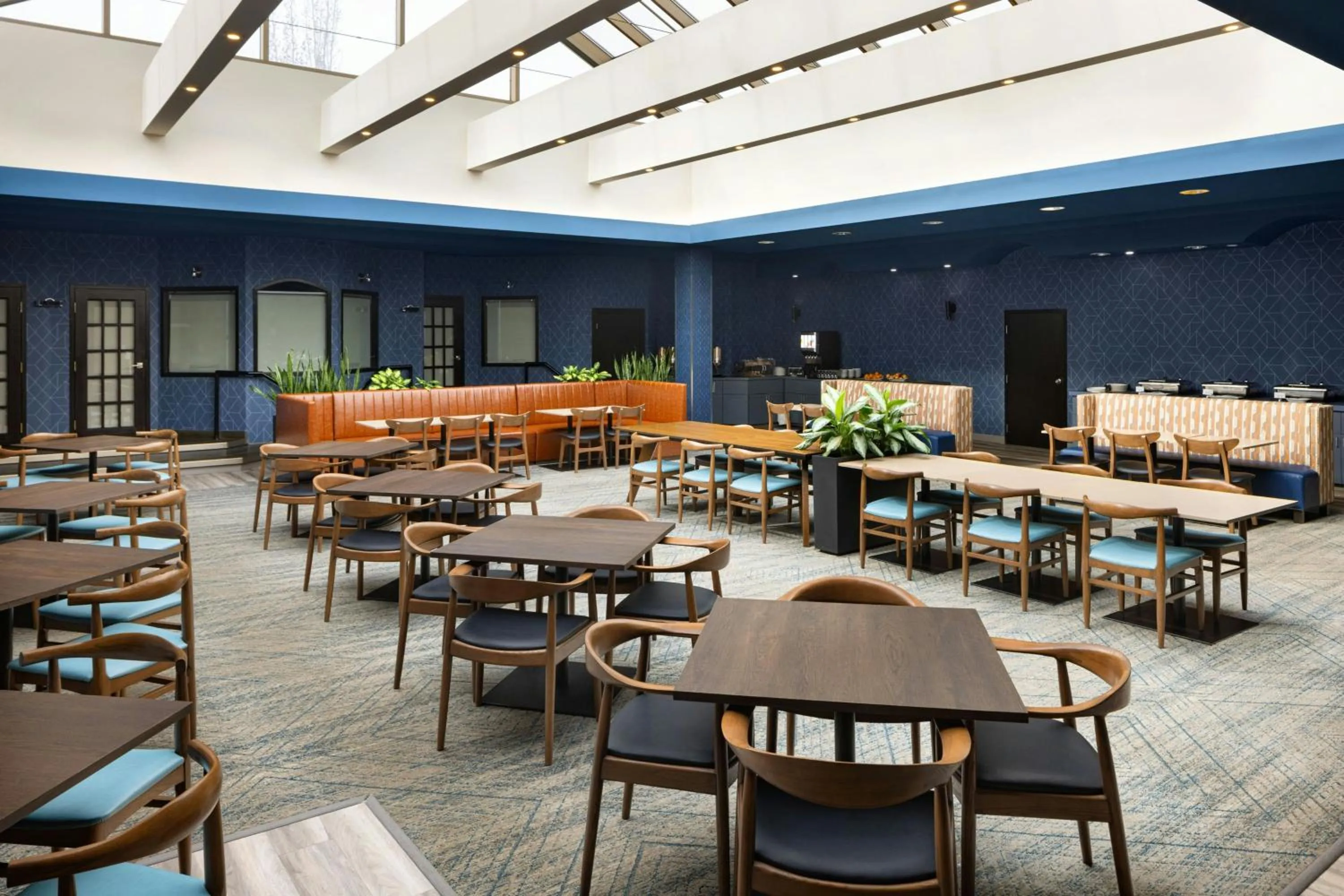 Lounge or bar in Four Points by Sheraton Edmonton South