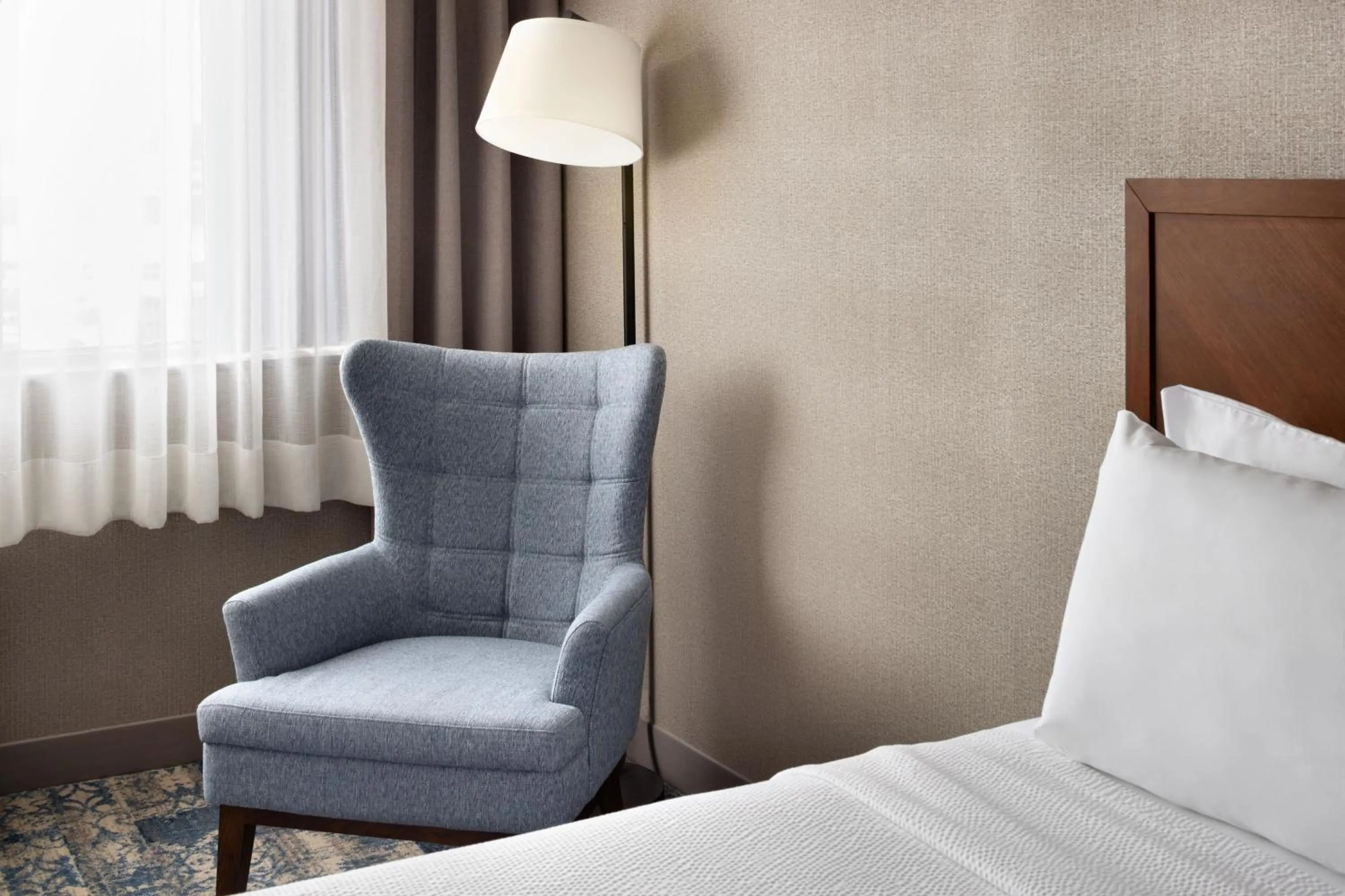 Photo of the whole room, Bed in Four Points by Sheraton Edmonton South