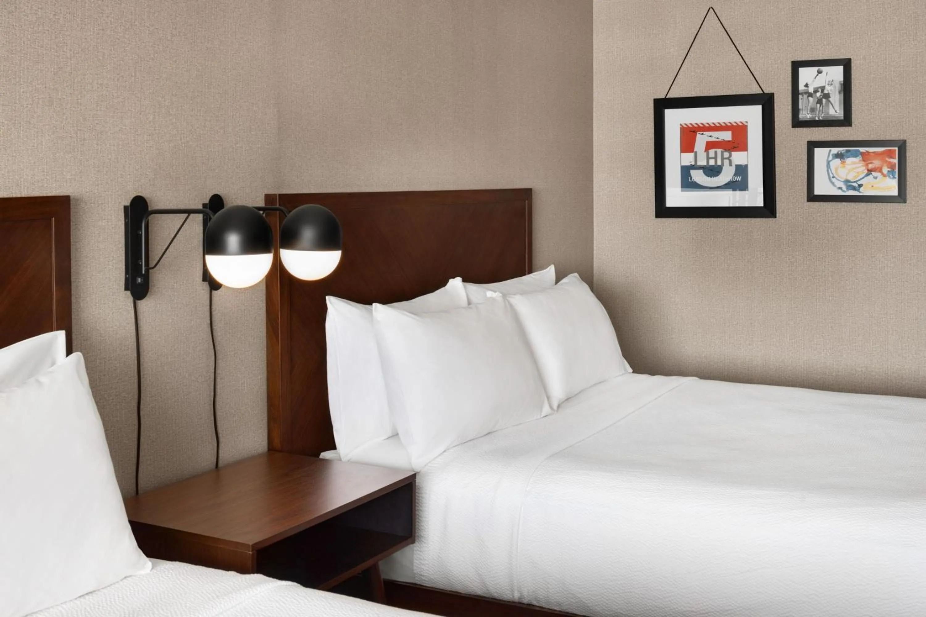 Photo of the whole room, Bed in Four Points by Sheraton Edmonton South