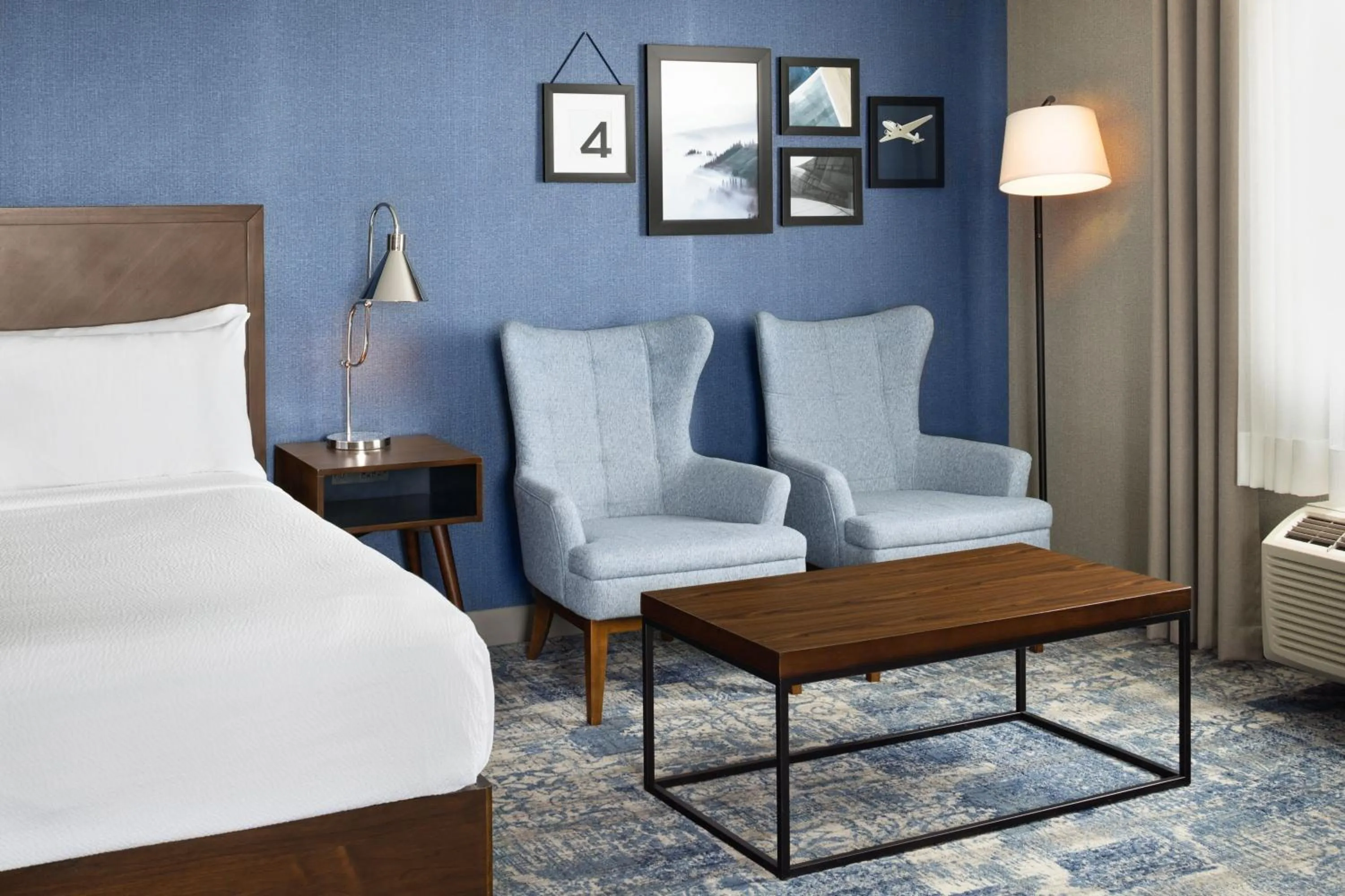 Photo of the whole room, Bed in Four Points by Sheraton Edmonton South