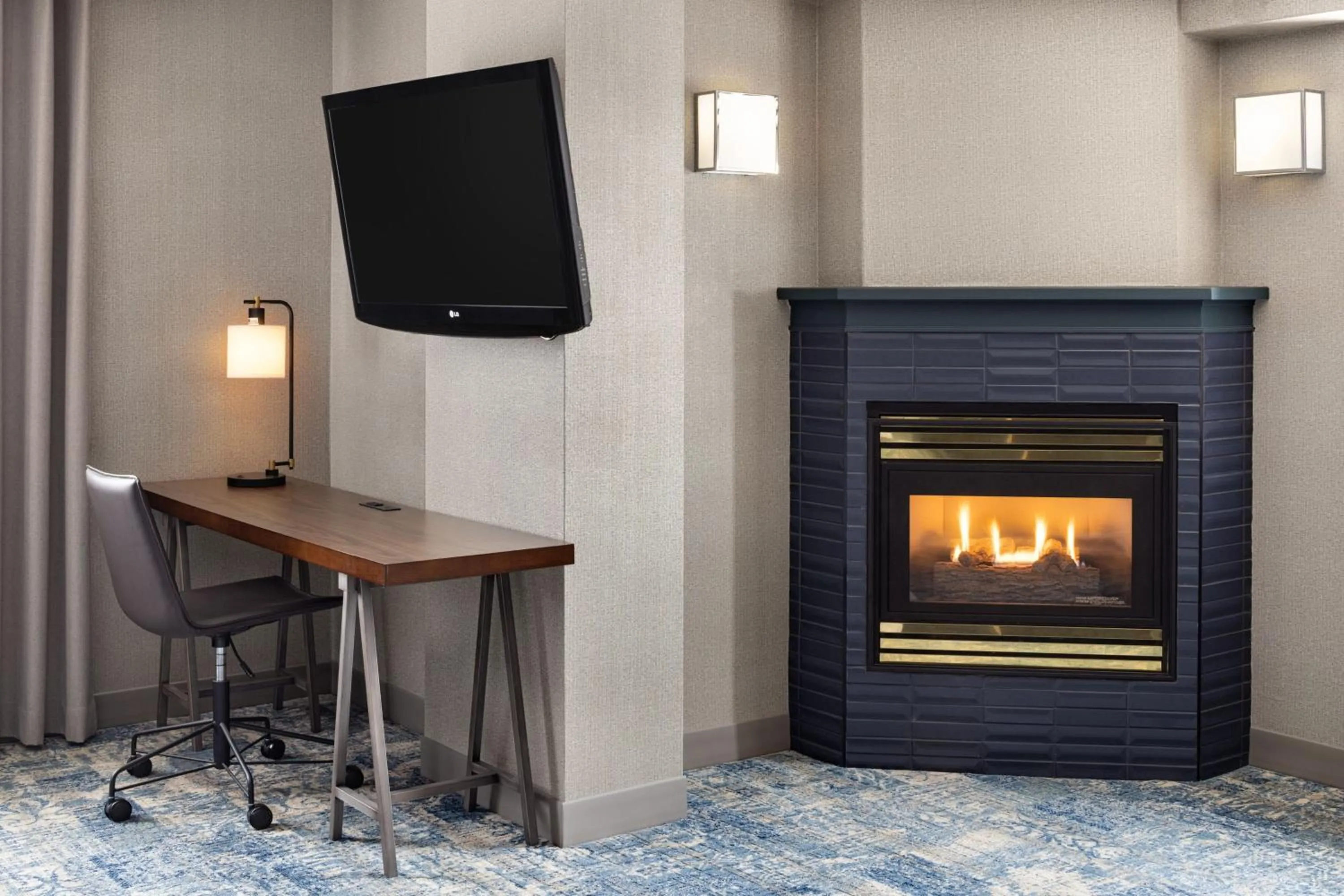 Photo of the whole room in Four Points by Sheraton Edmonton South