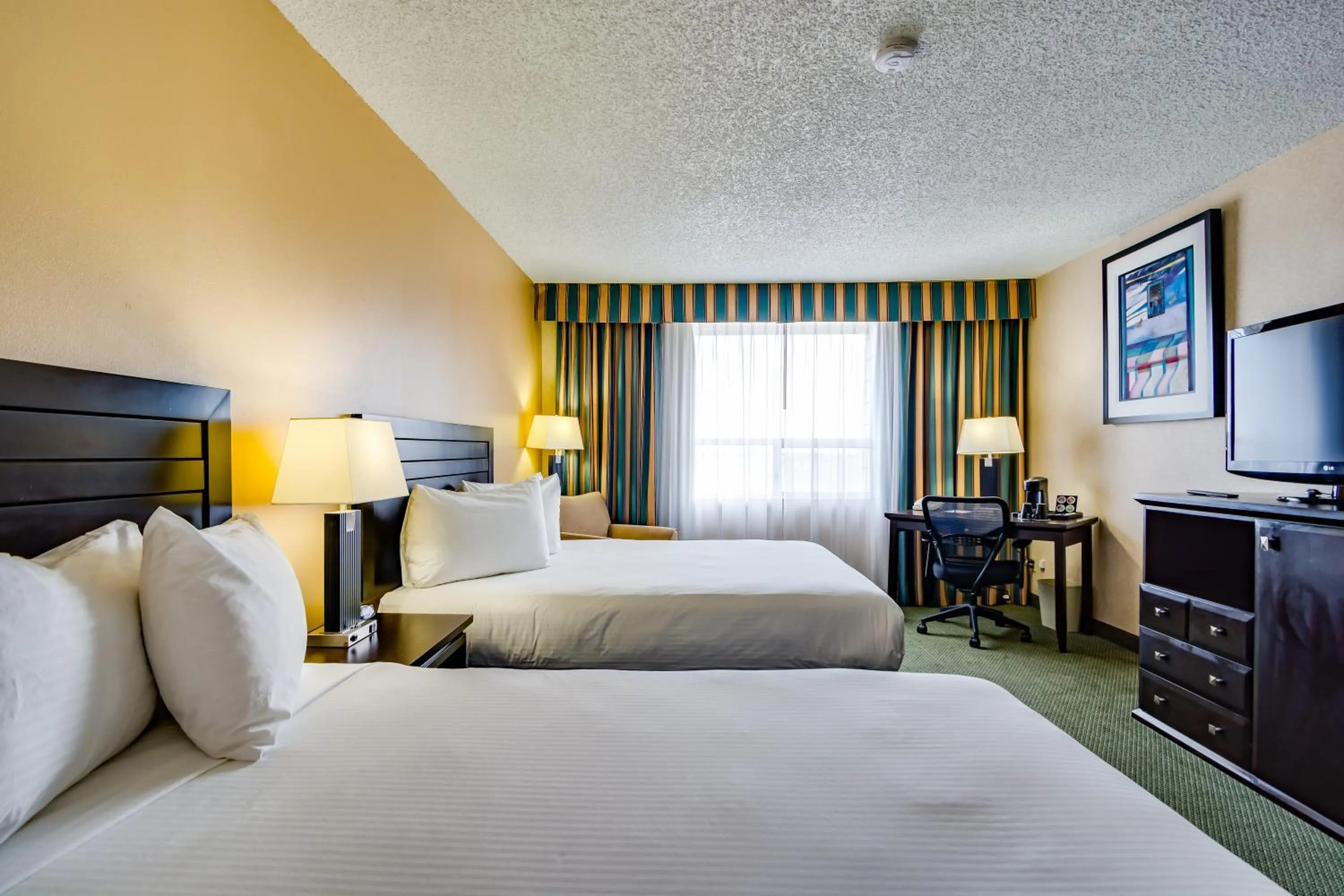 Photo of the whole room, Bed in Sawridge Inn and Conference Centre Edmonton South