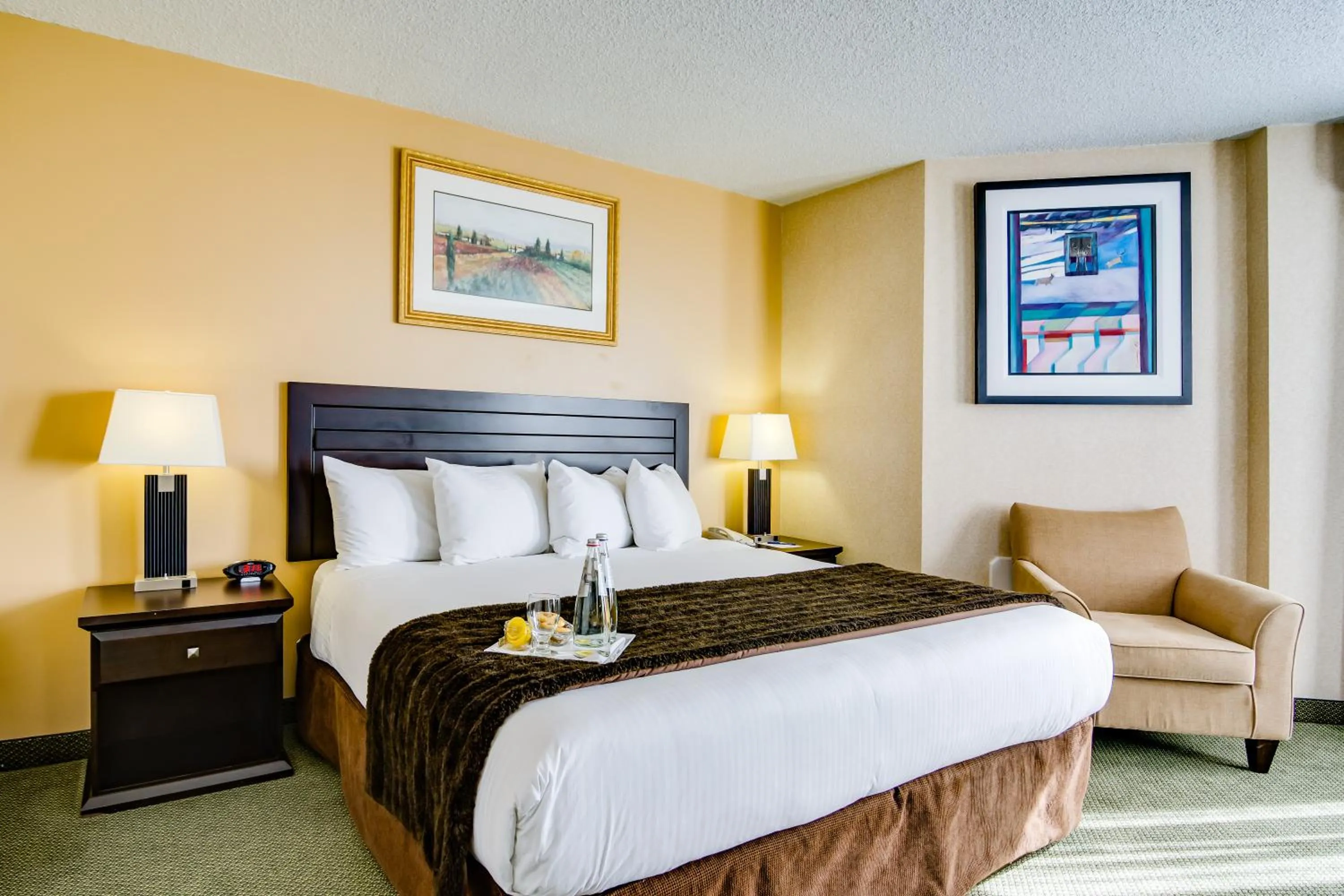 Bedroom, Bed in Sawridge Inn and Conference Centre Edmonton South