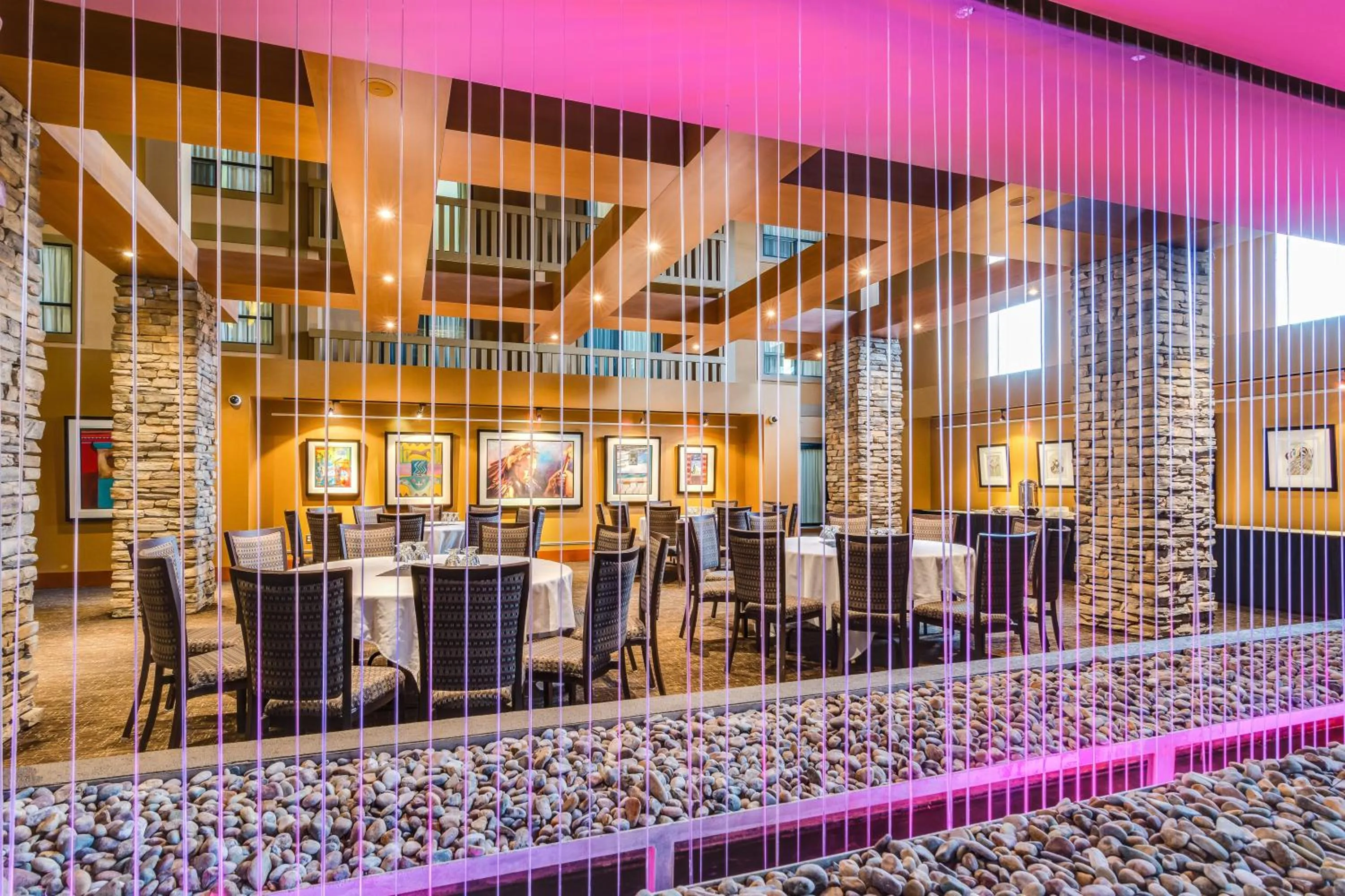 Restaurant/places to eat in Sawridge Inn and Conference Centre Edmonton South