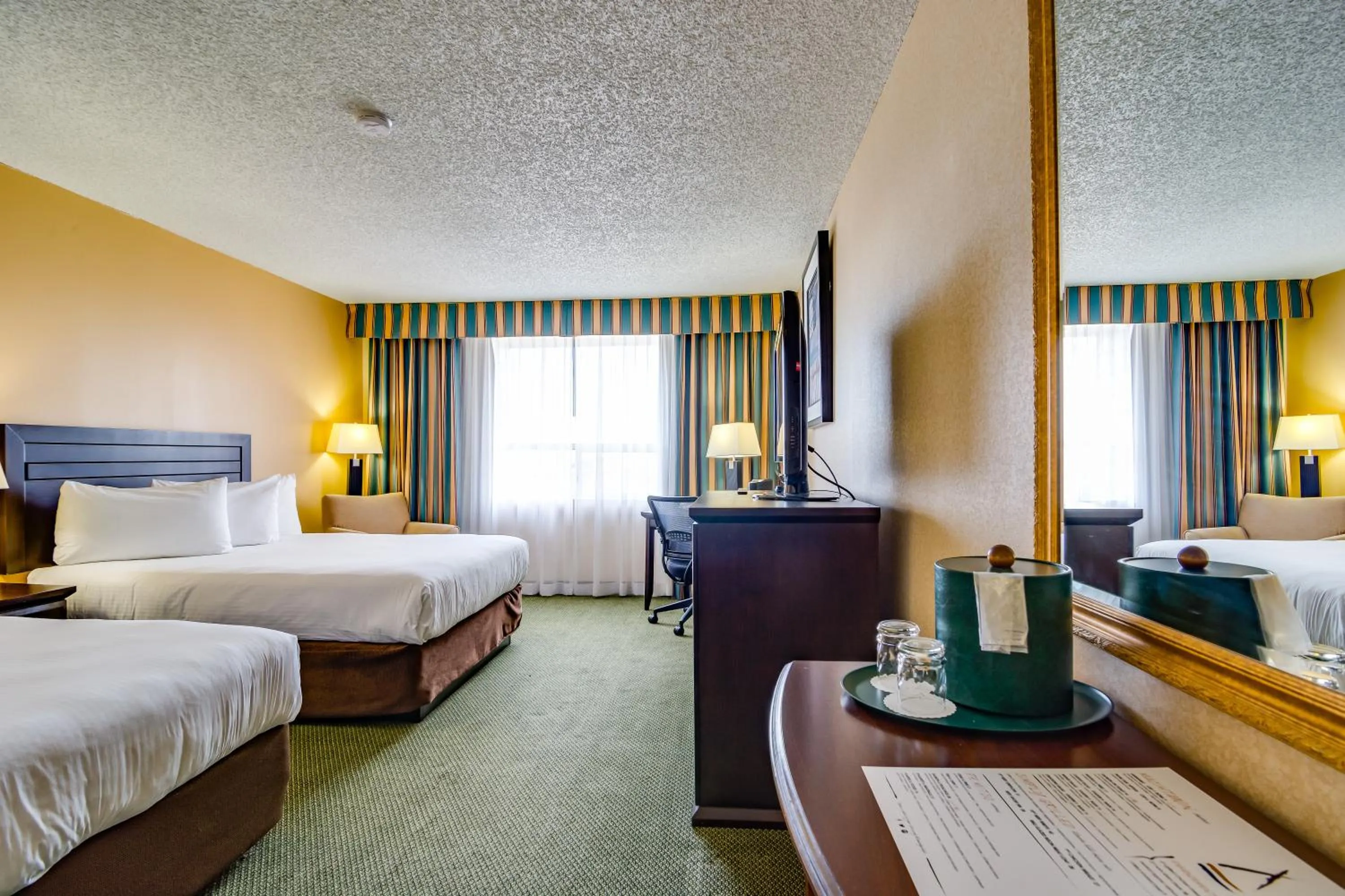 Photo of the whole room, Bed in Sawridge Inn and Conference Centre Edmonton South