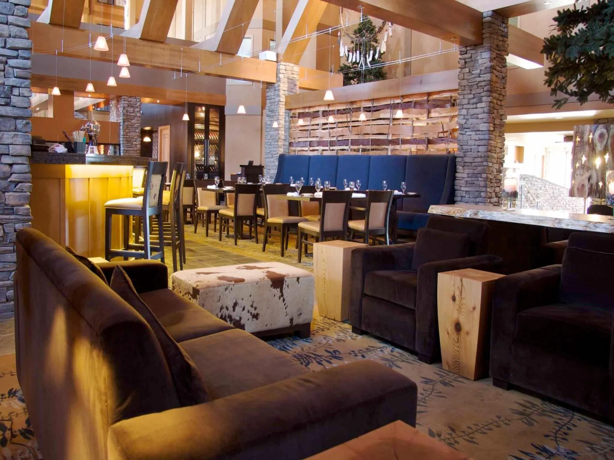 Restaurant/places to eat in Sawridge Inn and Conference Centre Edmonton South