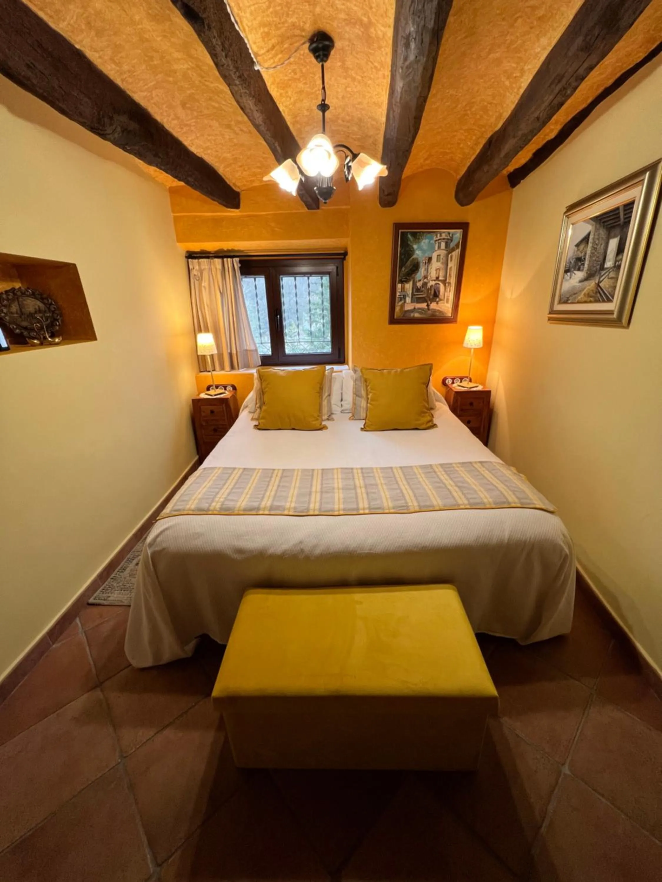 Bed in El Molí de Pontons suites con jacuzzi spa