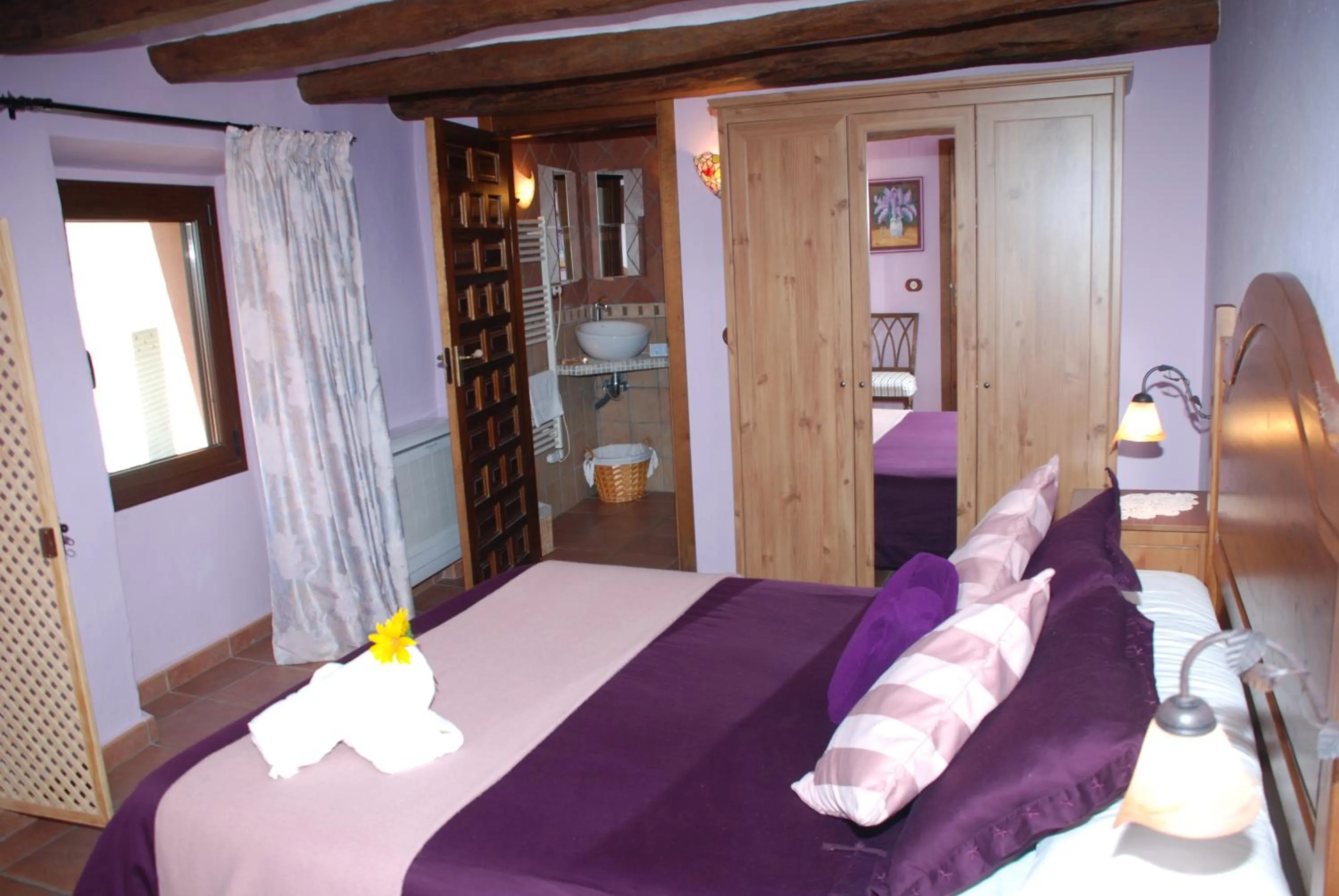 Bed in El Molí de Pontons suites con jacuzzi spa