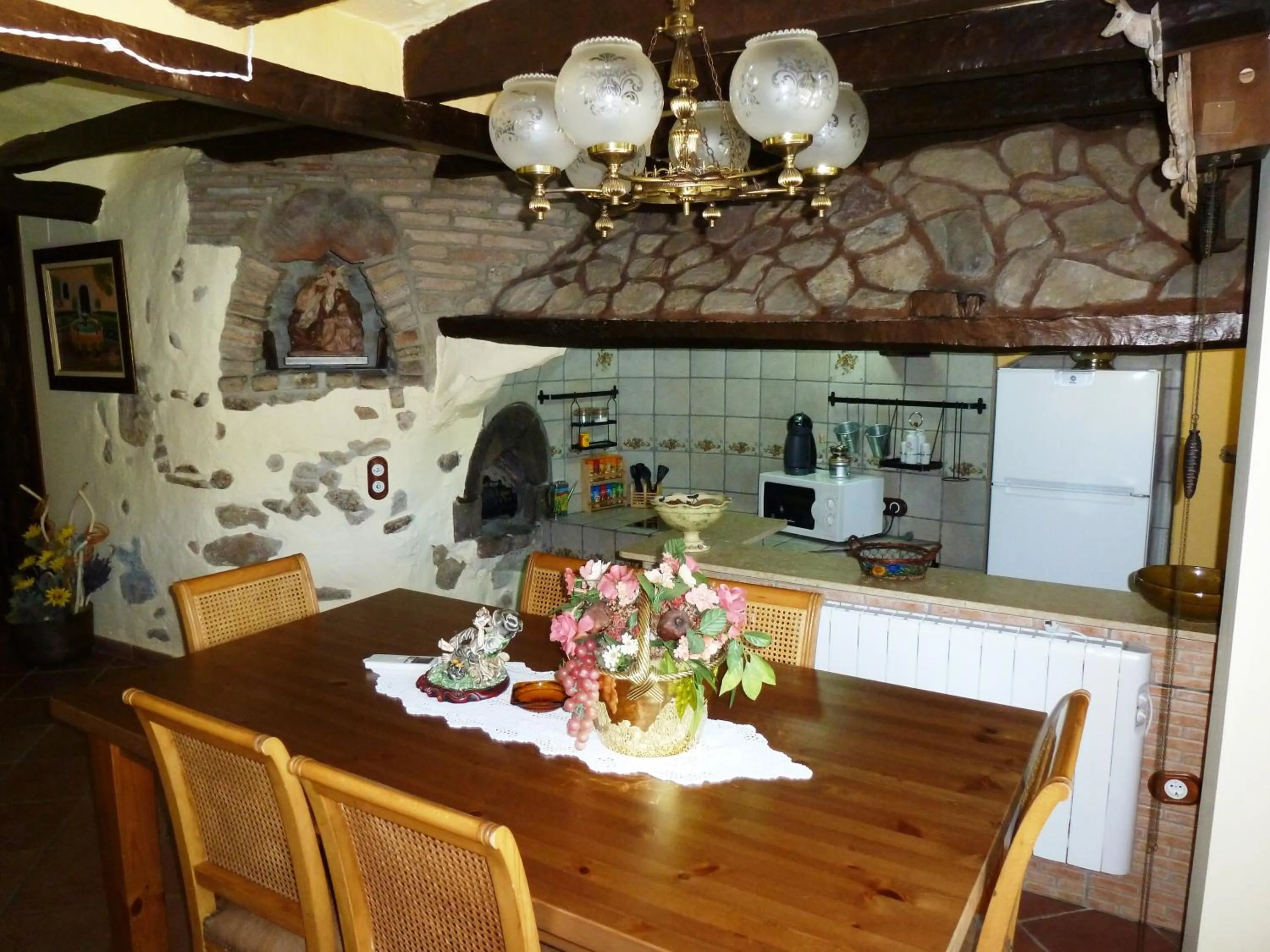 Kitchen or kitchenette in El Molí de Pontons suites con jacuzzi spa