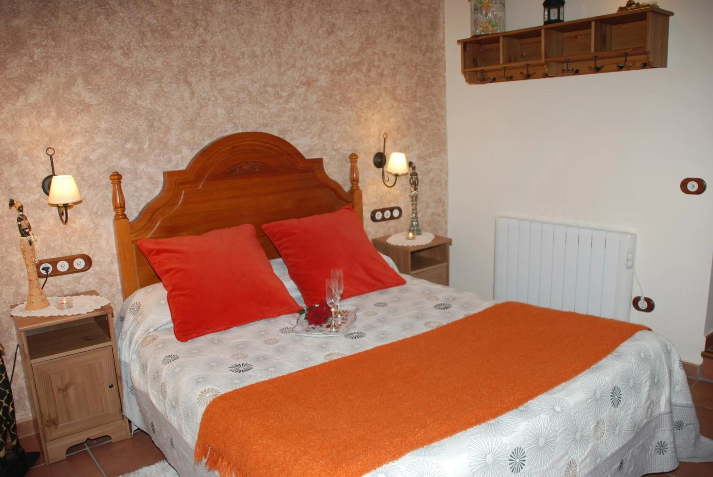 Bed in El Molí de Pontons suites con jacuzzi spa