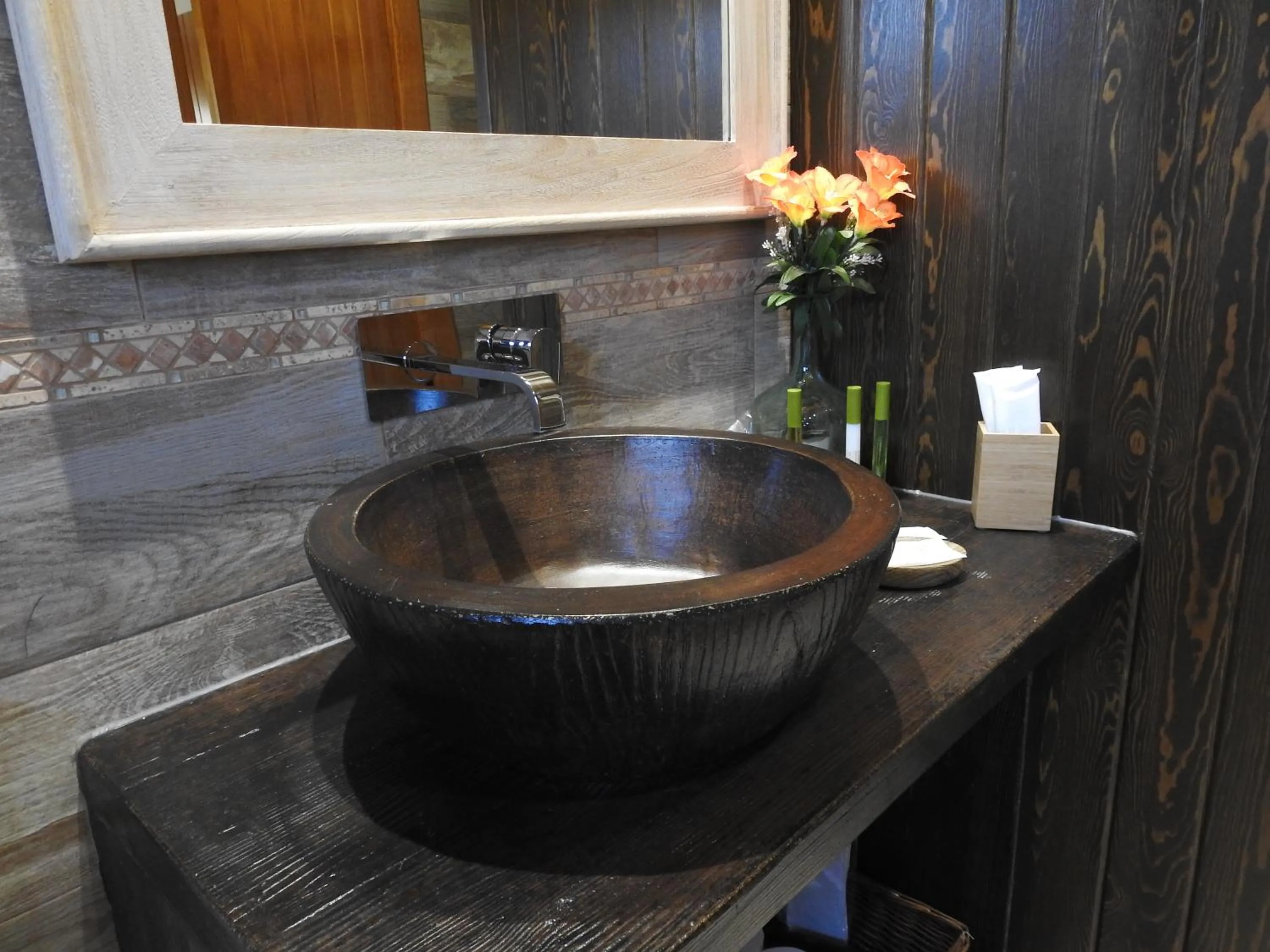 Toilet in El Molí de Pontons suites con jacuzzi spa