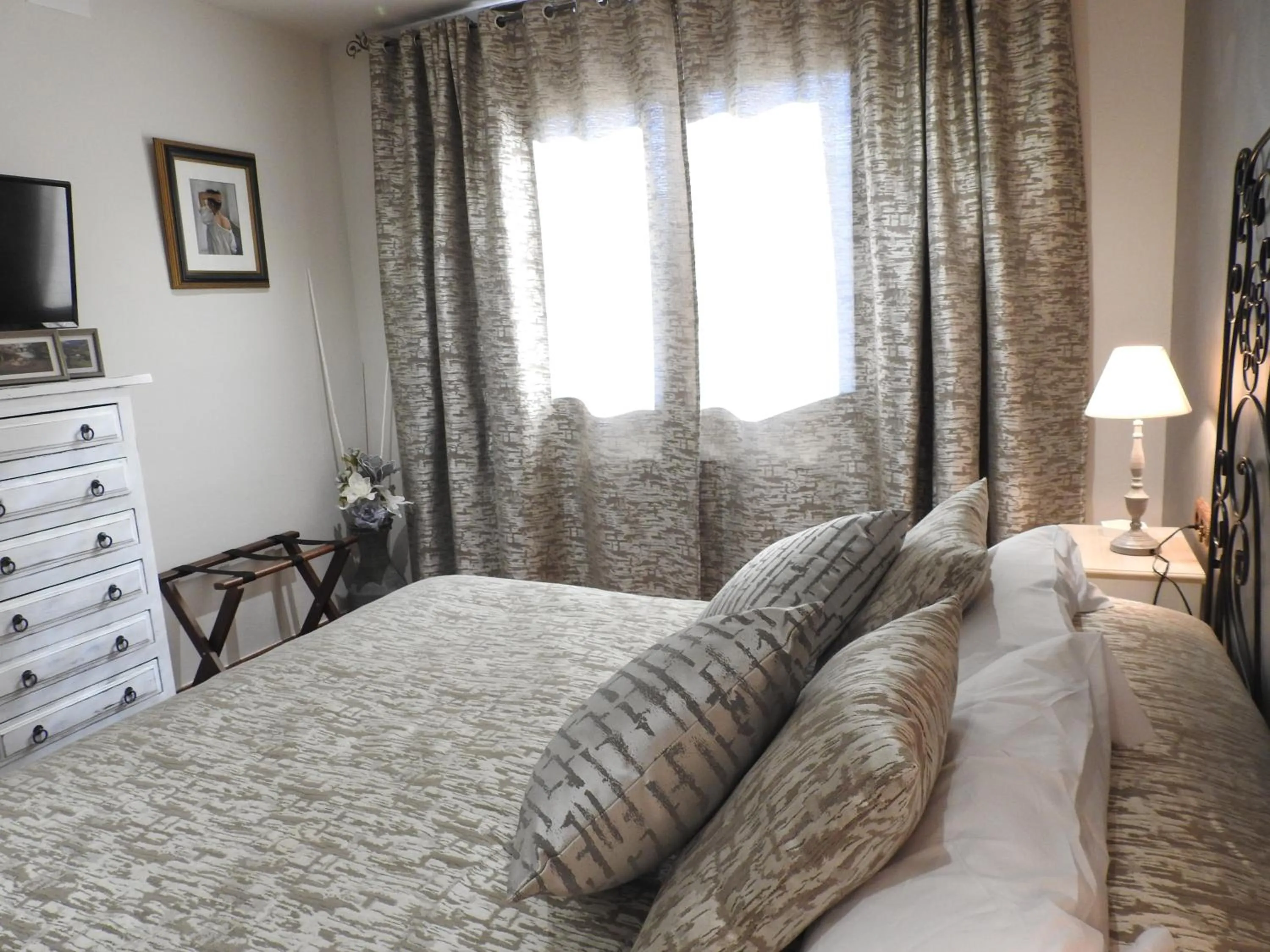 Bed in El Molí de Pontons suites con jacuzzi spa