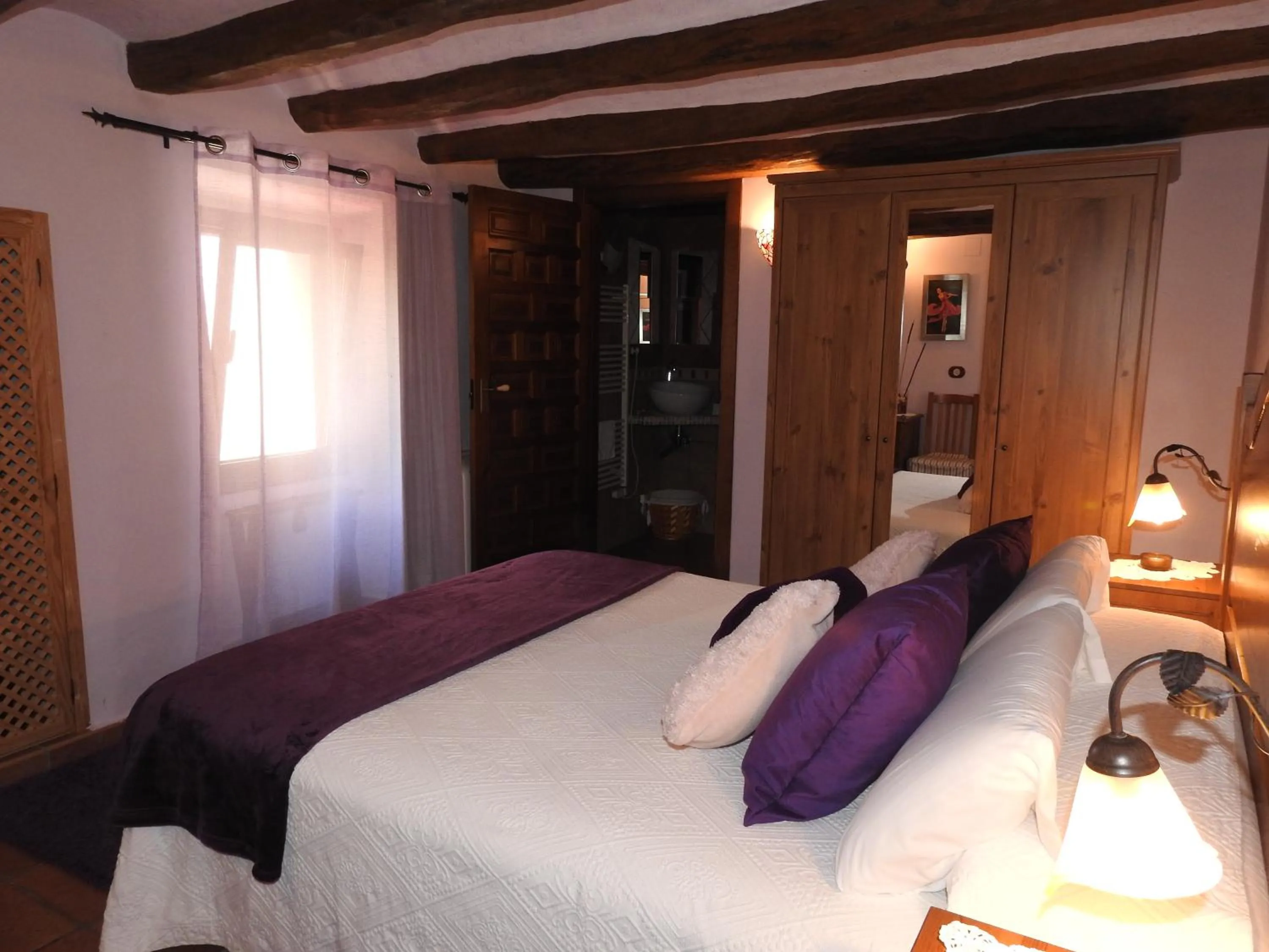 Bed in El Molí de Pontons suites con jacuzzi spa