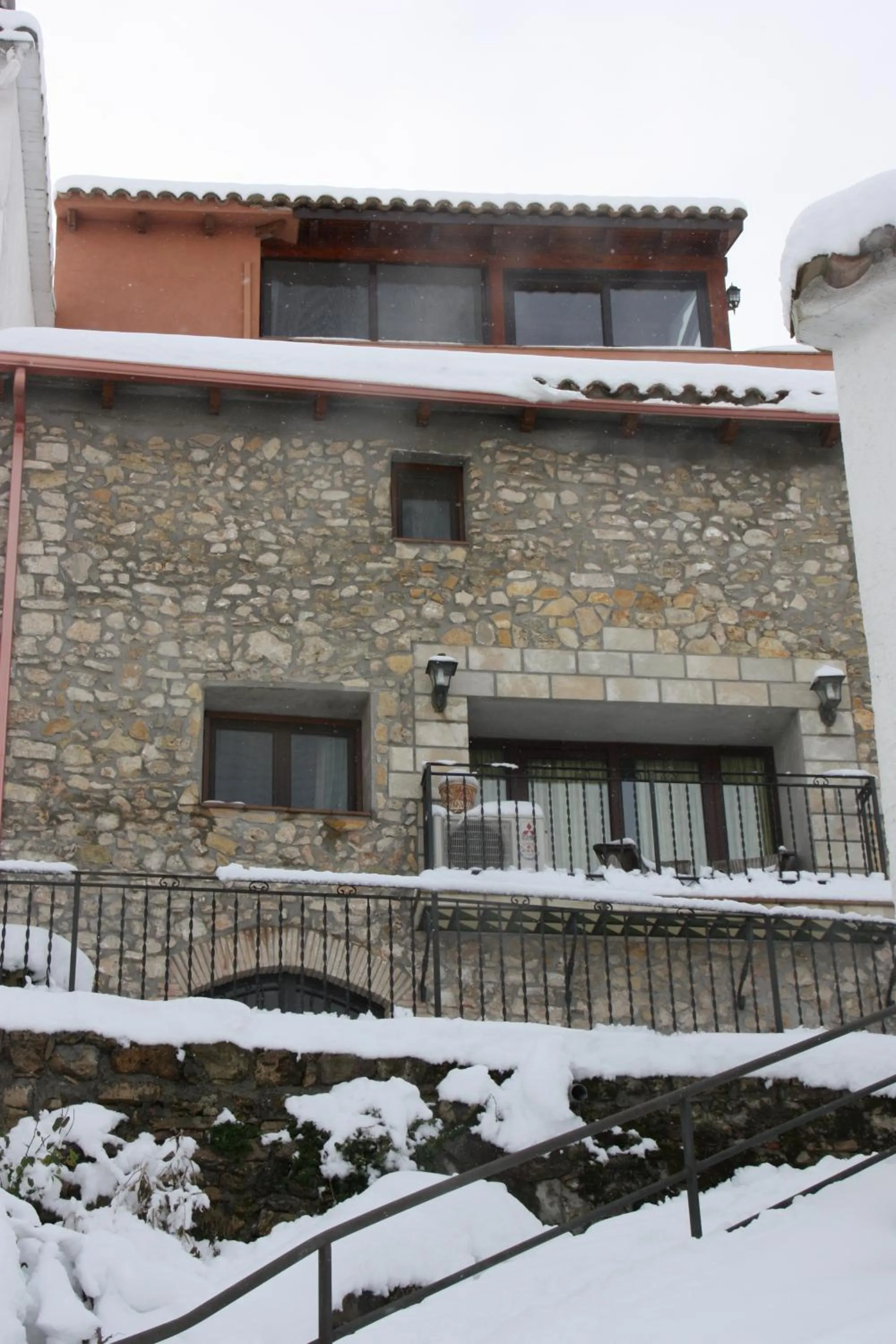 Property building in El Molí de Pontons suites con jacuzzi spa