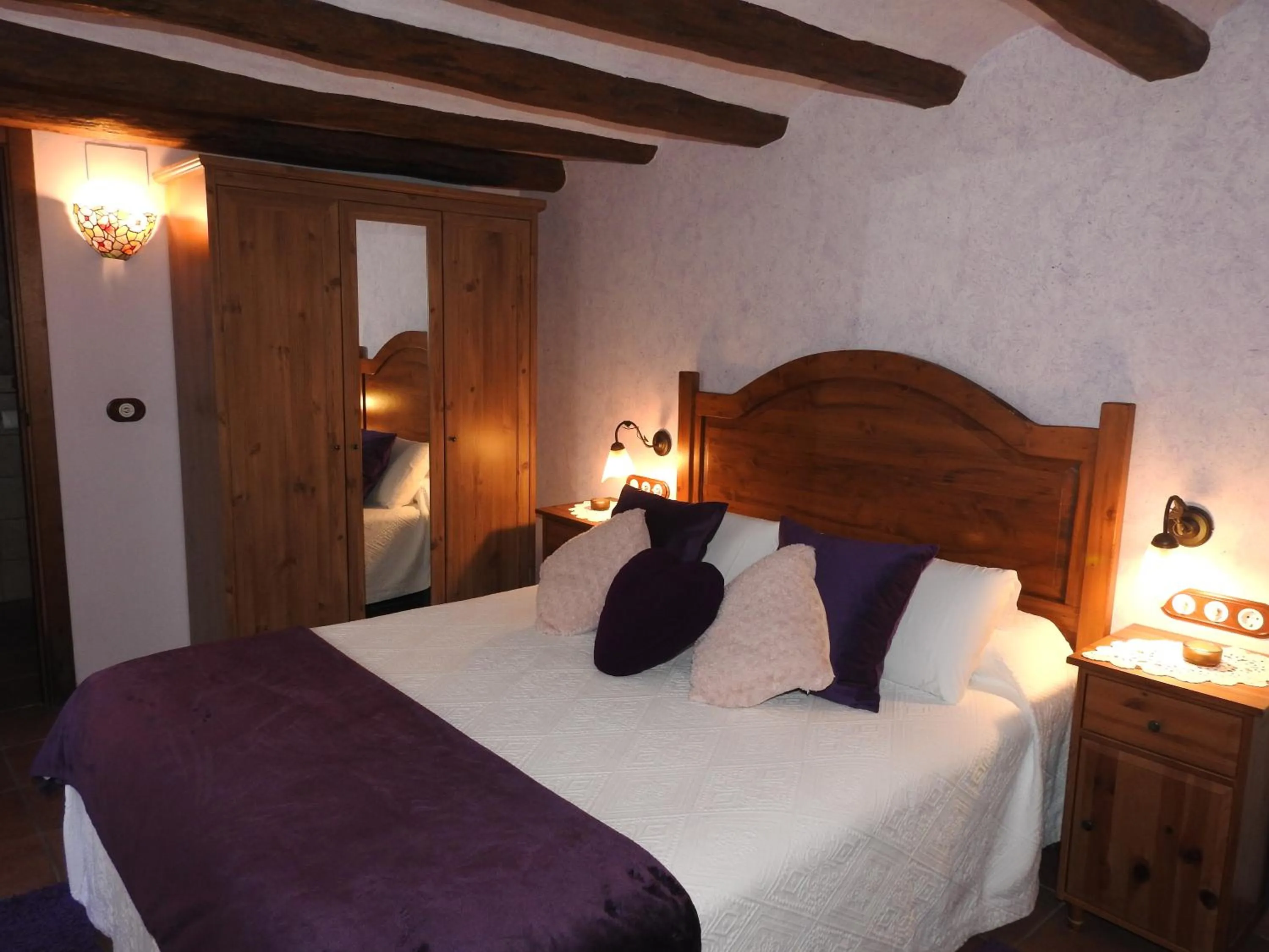 Bed in El Molí de Pontons suites con jacuzzi spa