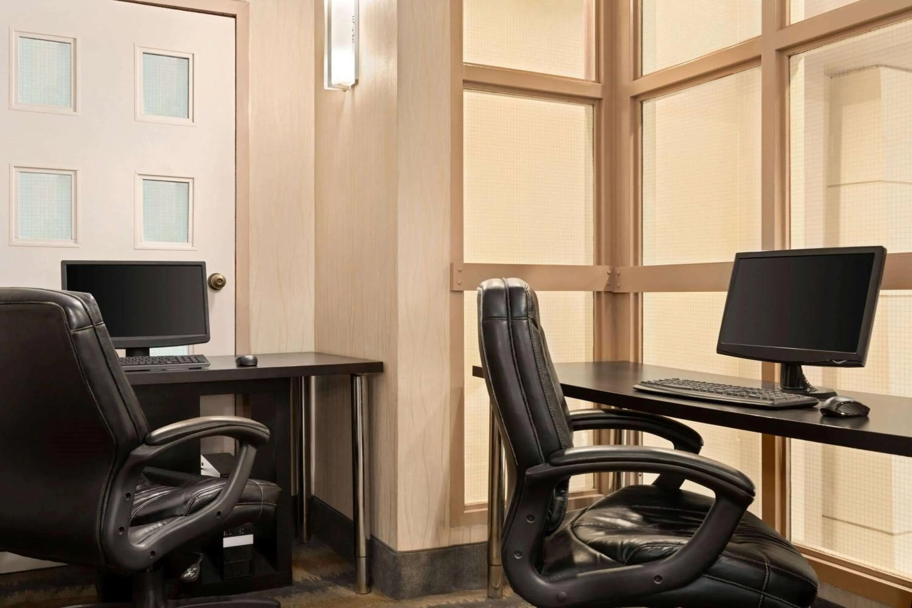 Business facilities in Travelodge by Wyndham Oshawa Whitby