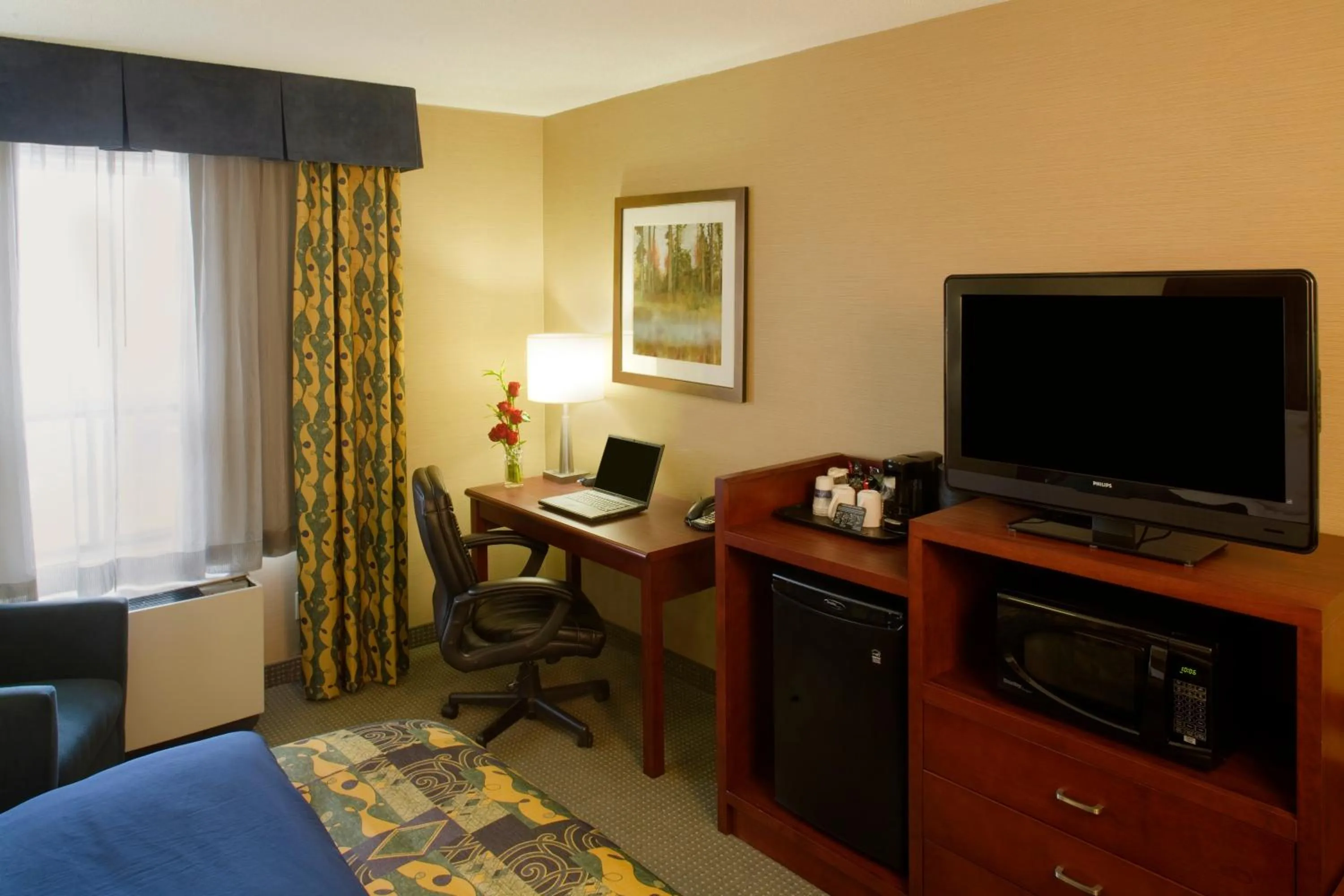 TV and multimedia in Travelodge by Wyndham Oshawa Whitby
