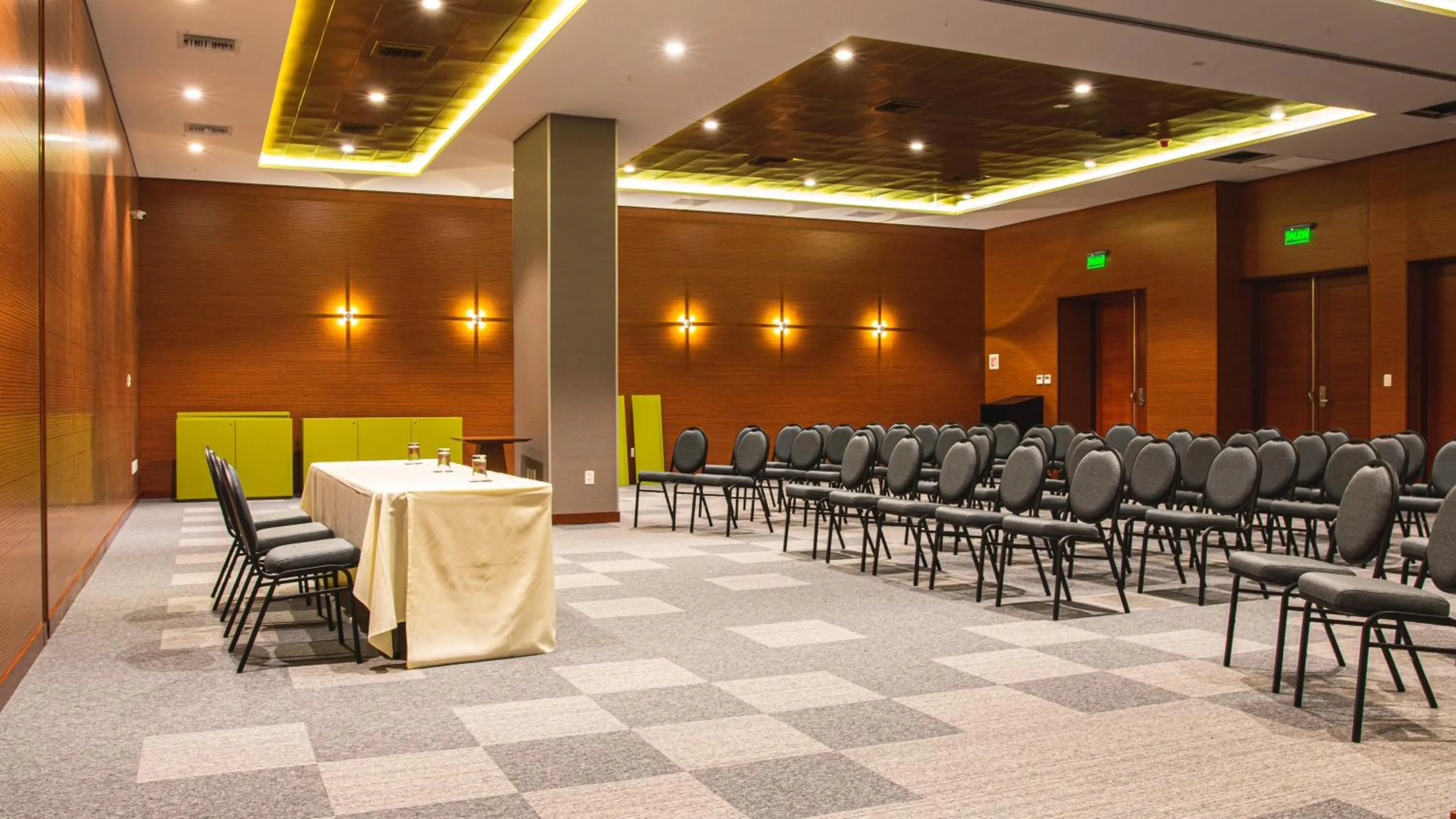 Business facilities in Hotel Rennova