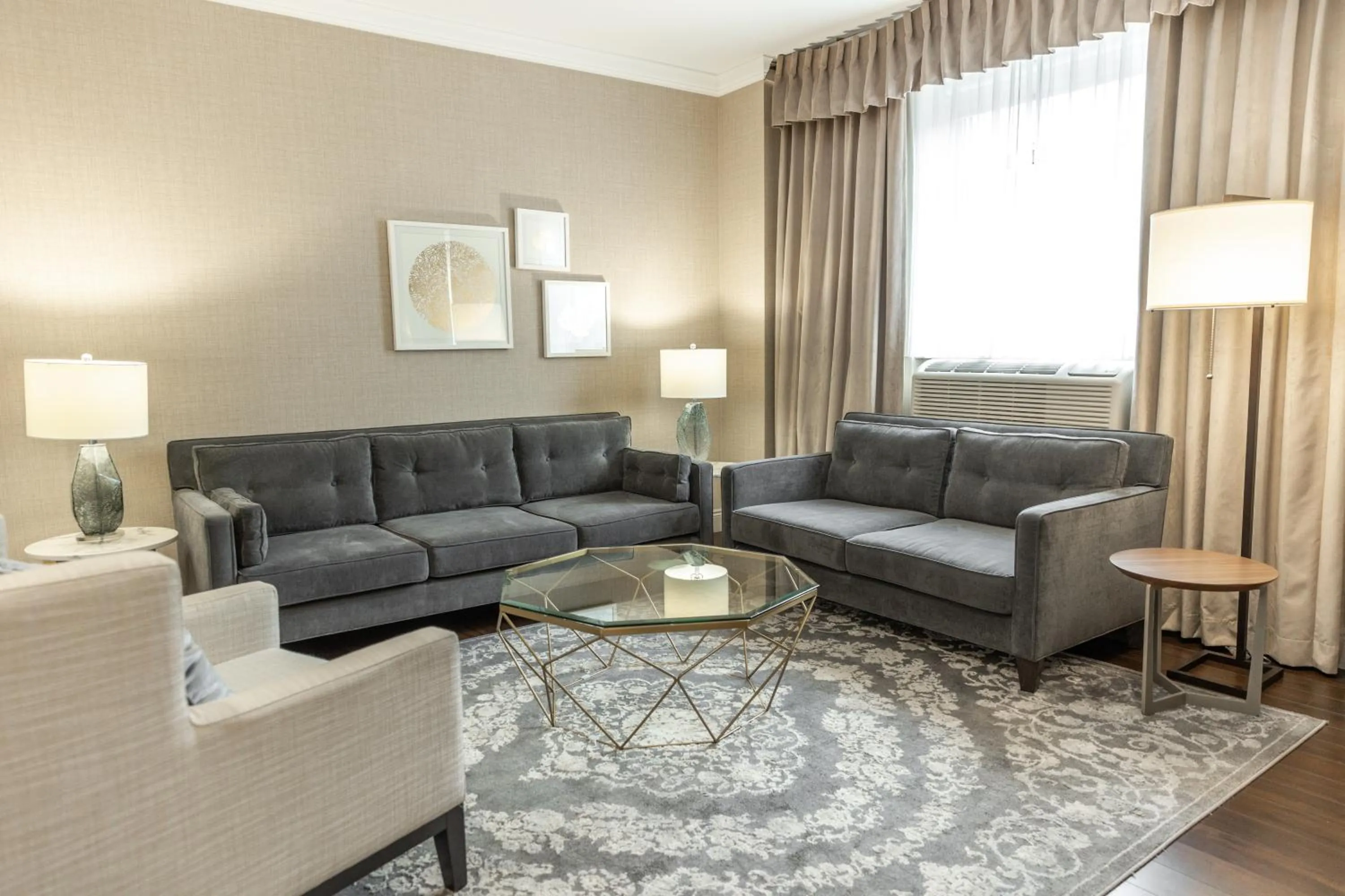 Living room in The Lord Nelson Hotel & Suites