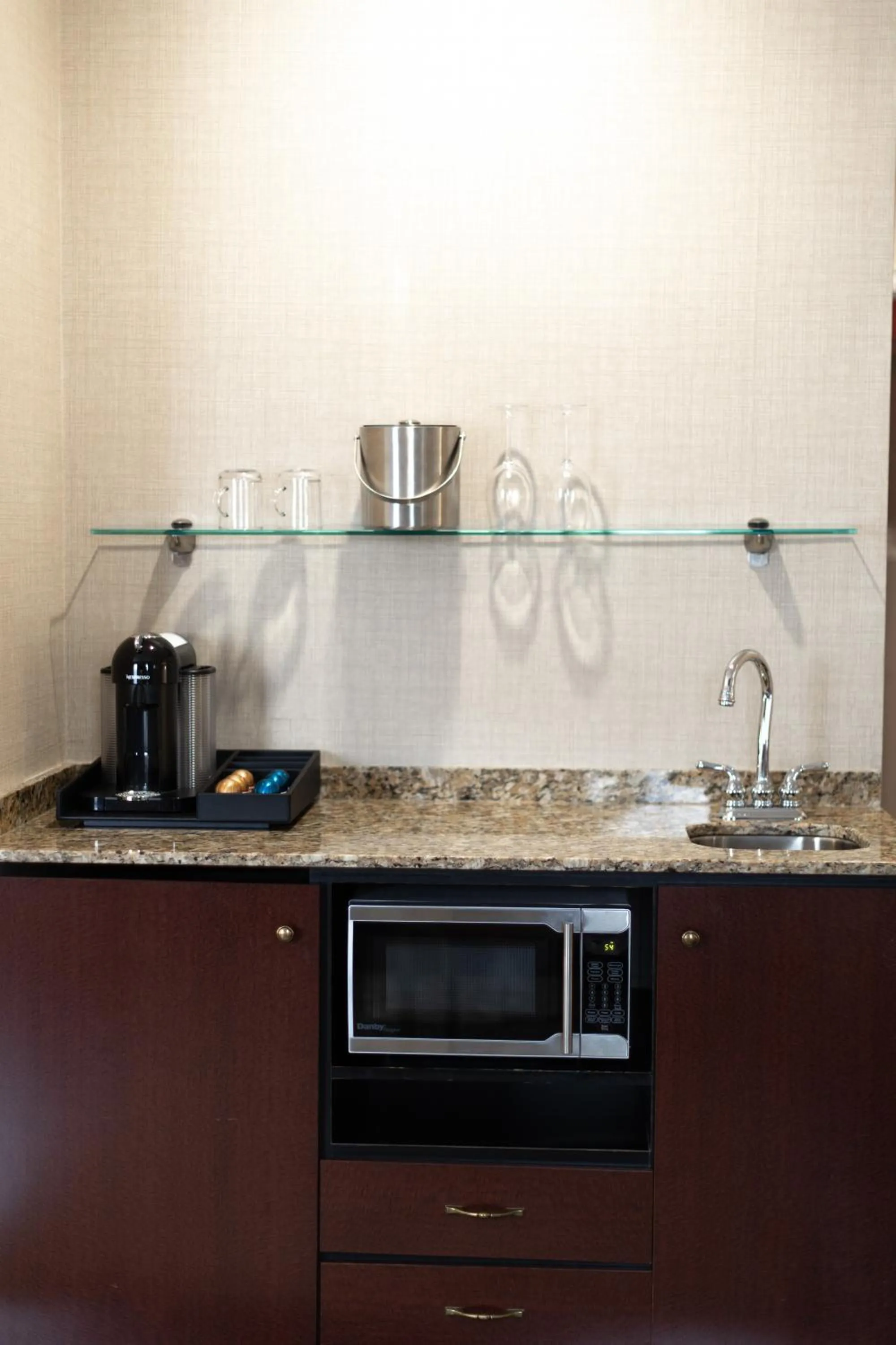 Coffee/tea facilities in The Lord Nelson Hotel & Suites