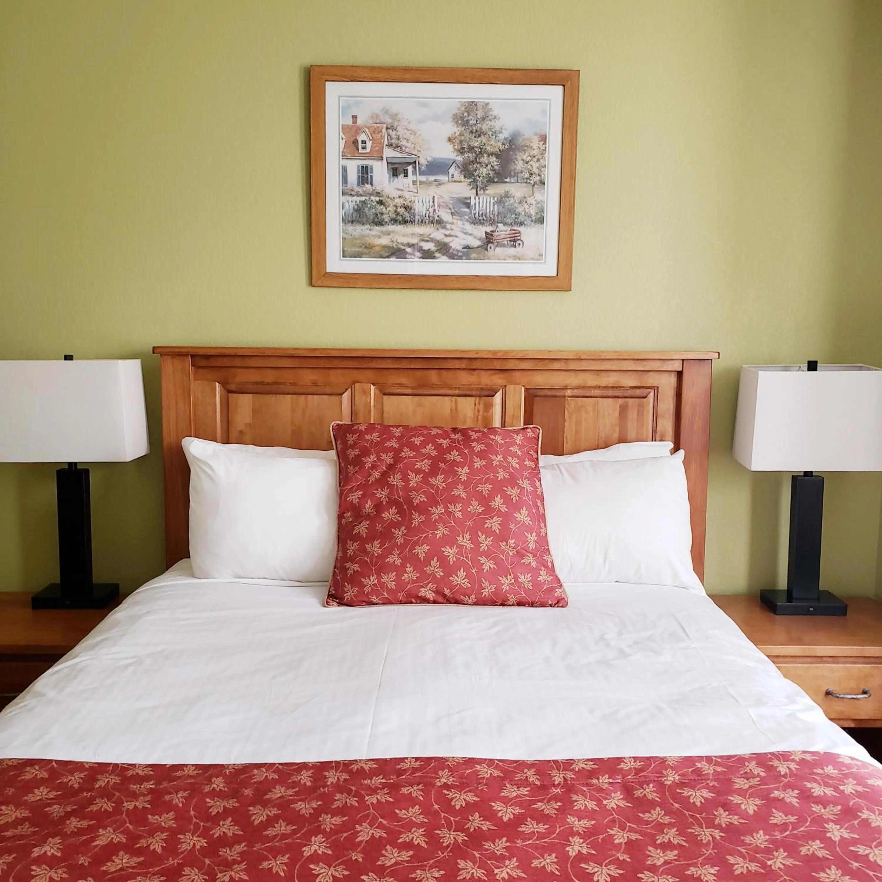 Bed in James Bay Inn Hotel, Suites & Cottage