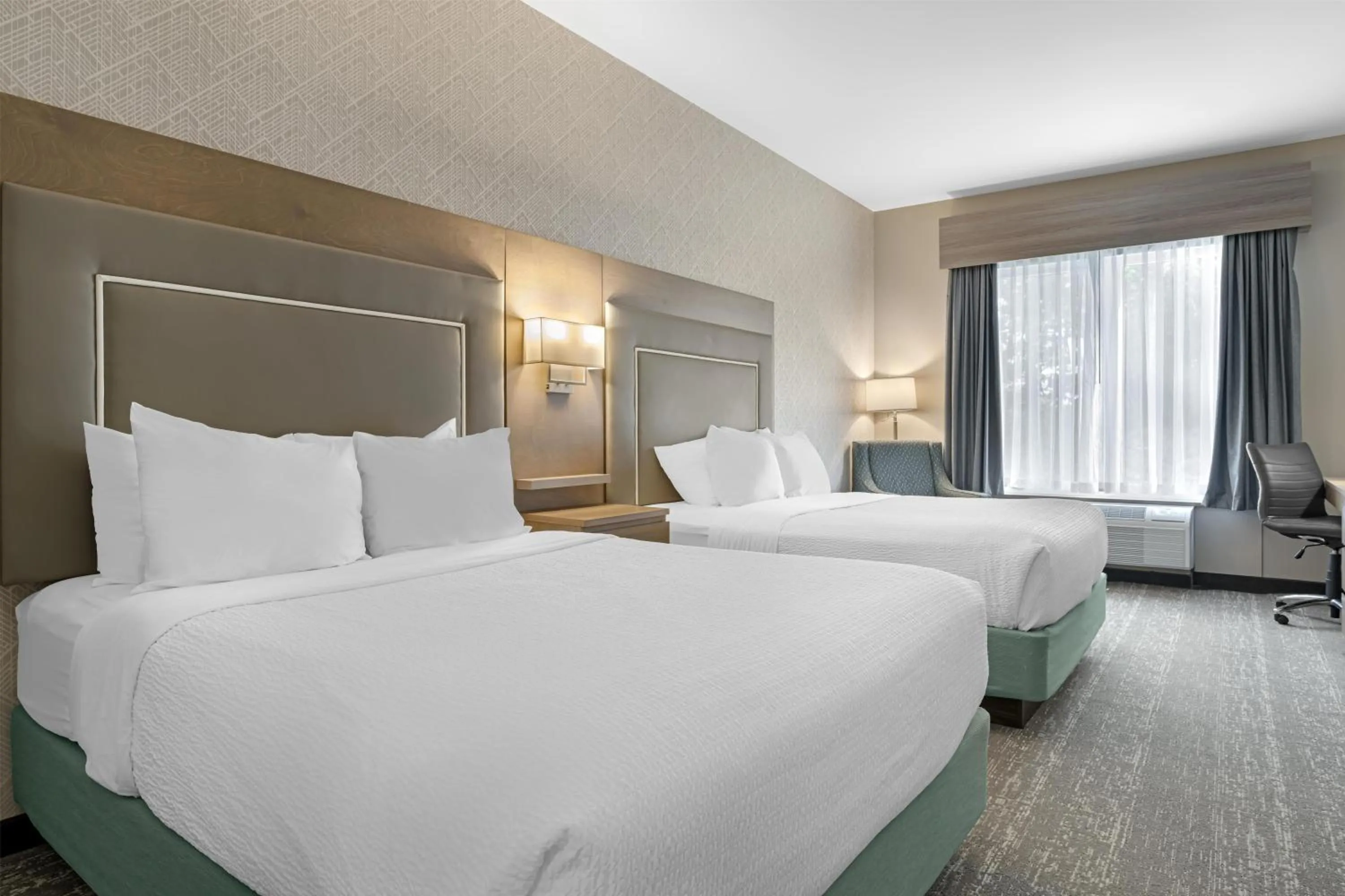 Bedroom, Bed in Best Western Plus Dartmouth Hotel & Suites