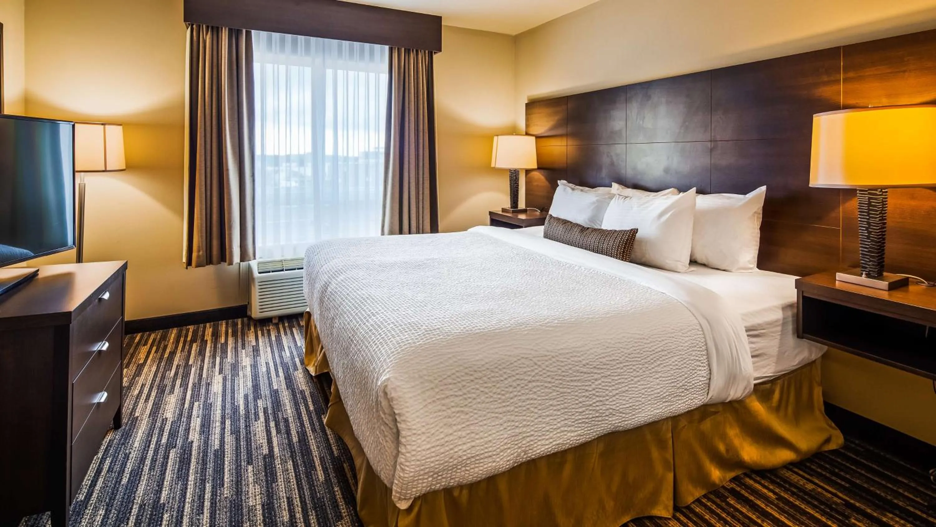 Bedroom, Bed in Best Western Dartmouth Hotel & Suites