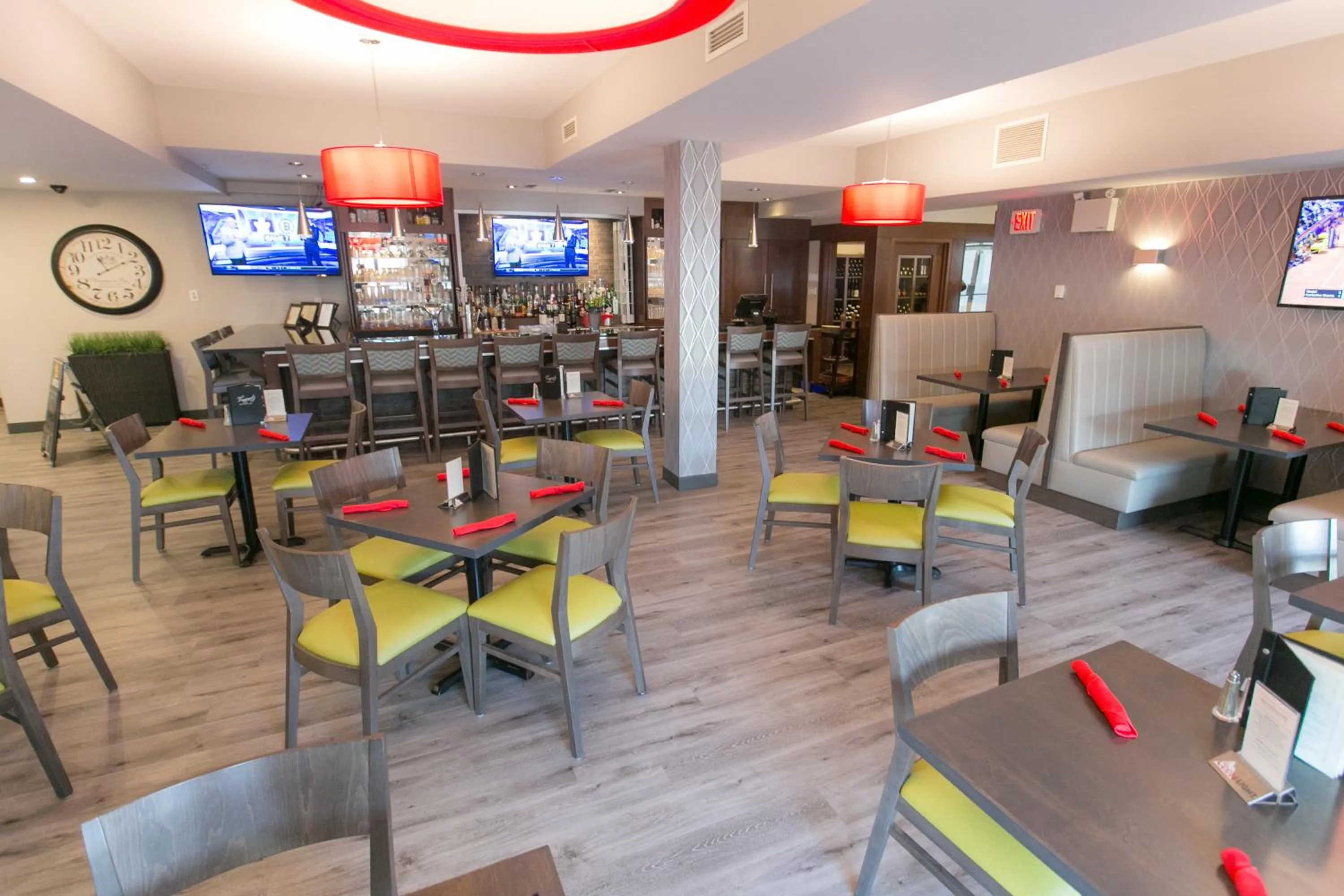 Lounge or bar in Best Western Dartmouth Hotel & Suites