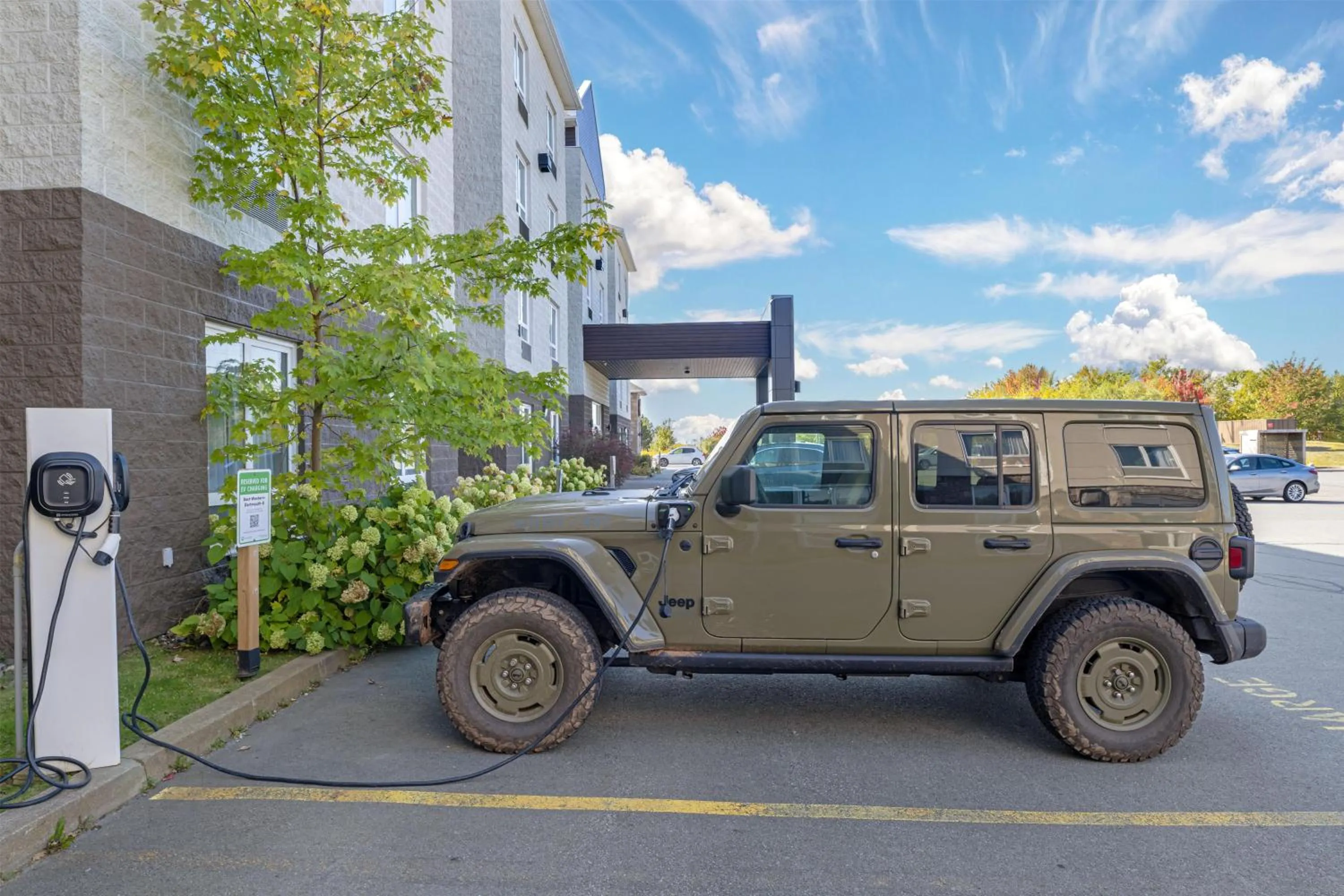 Property building in Best Western Plus Dartmouth Hotel & Suites