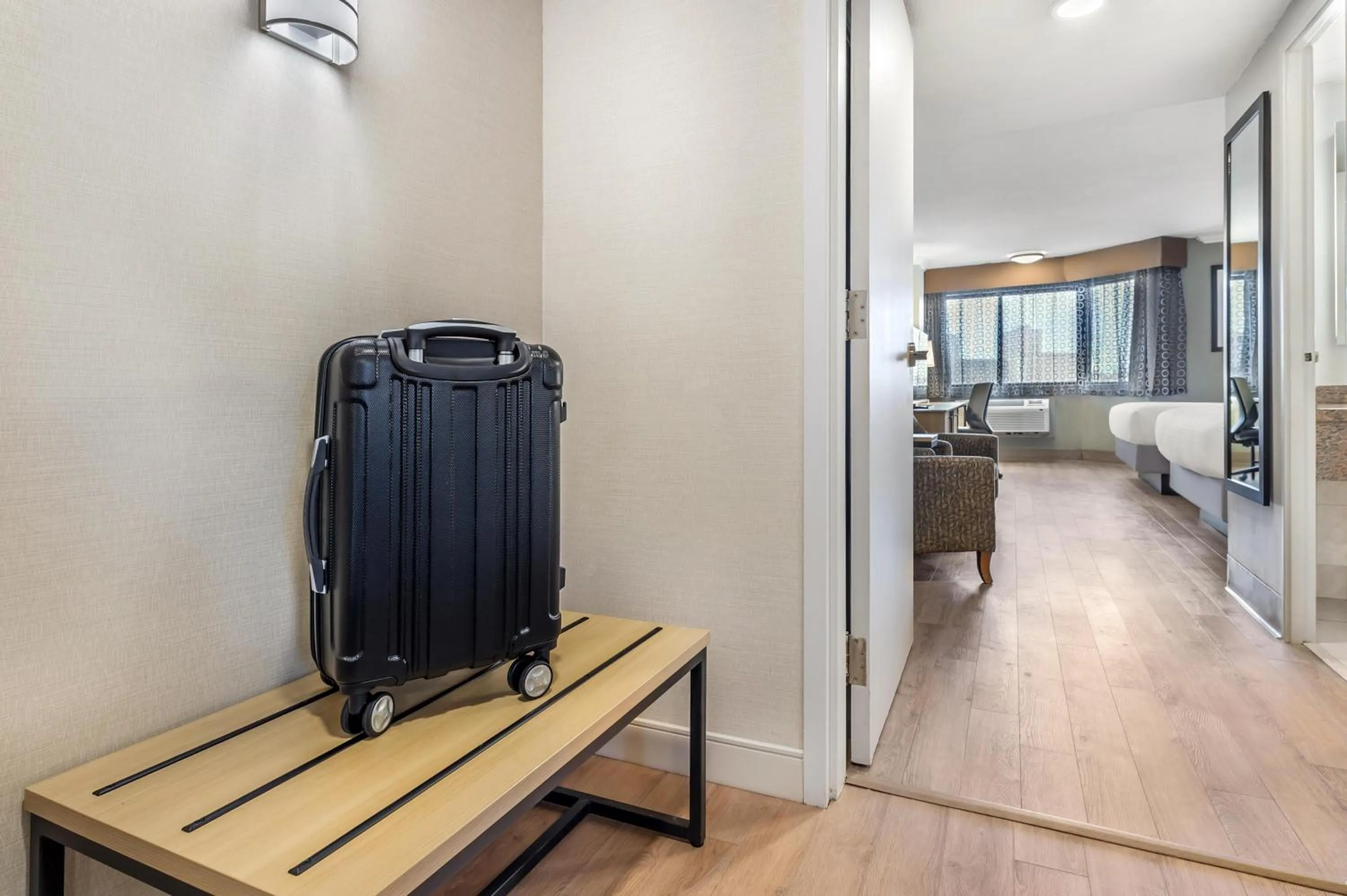 Property building in Best Western Plus Ottawa City Centre