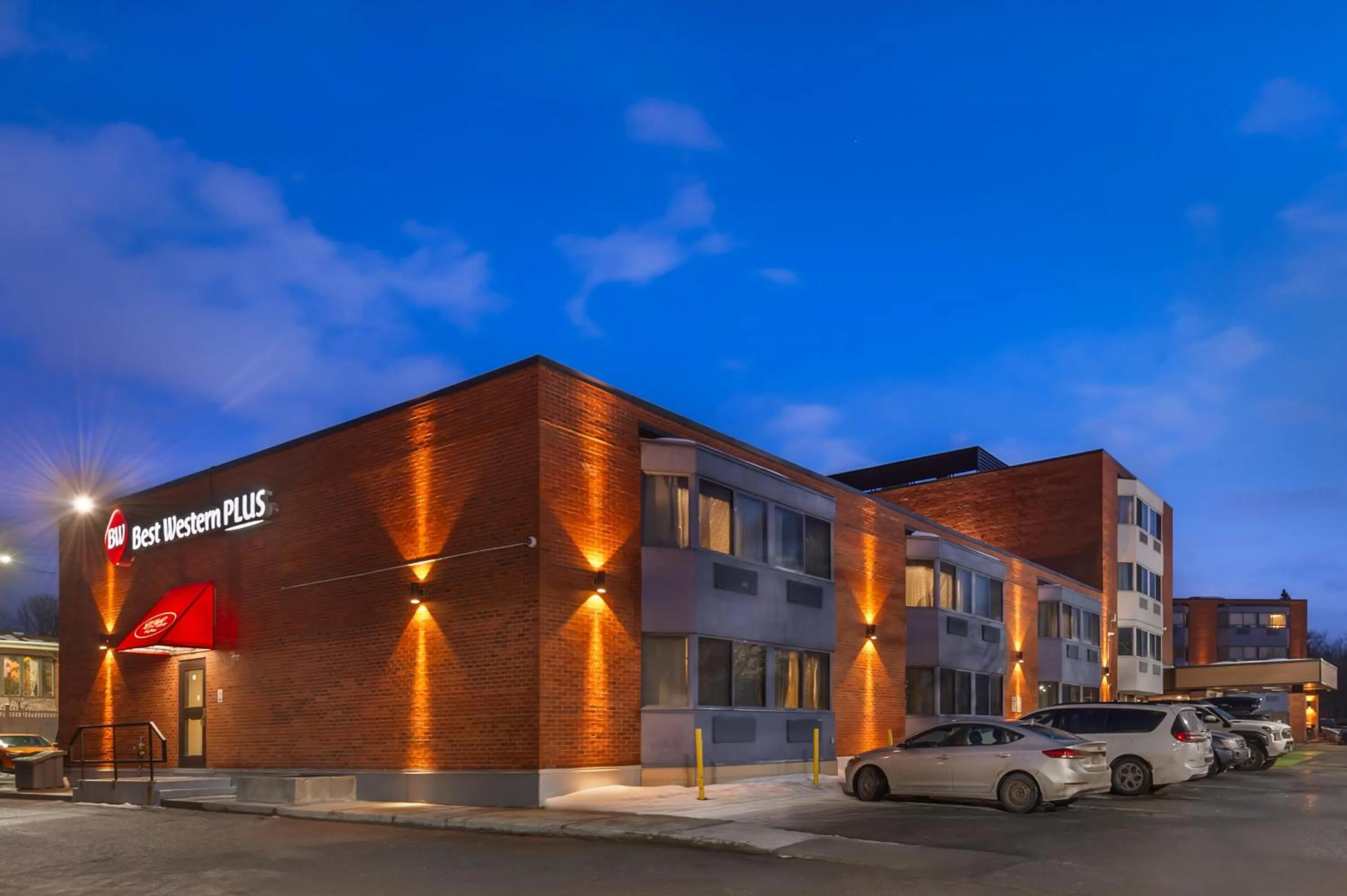 Property building in Best Western Plus Ottawa City Centre