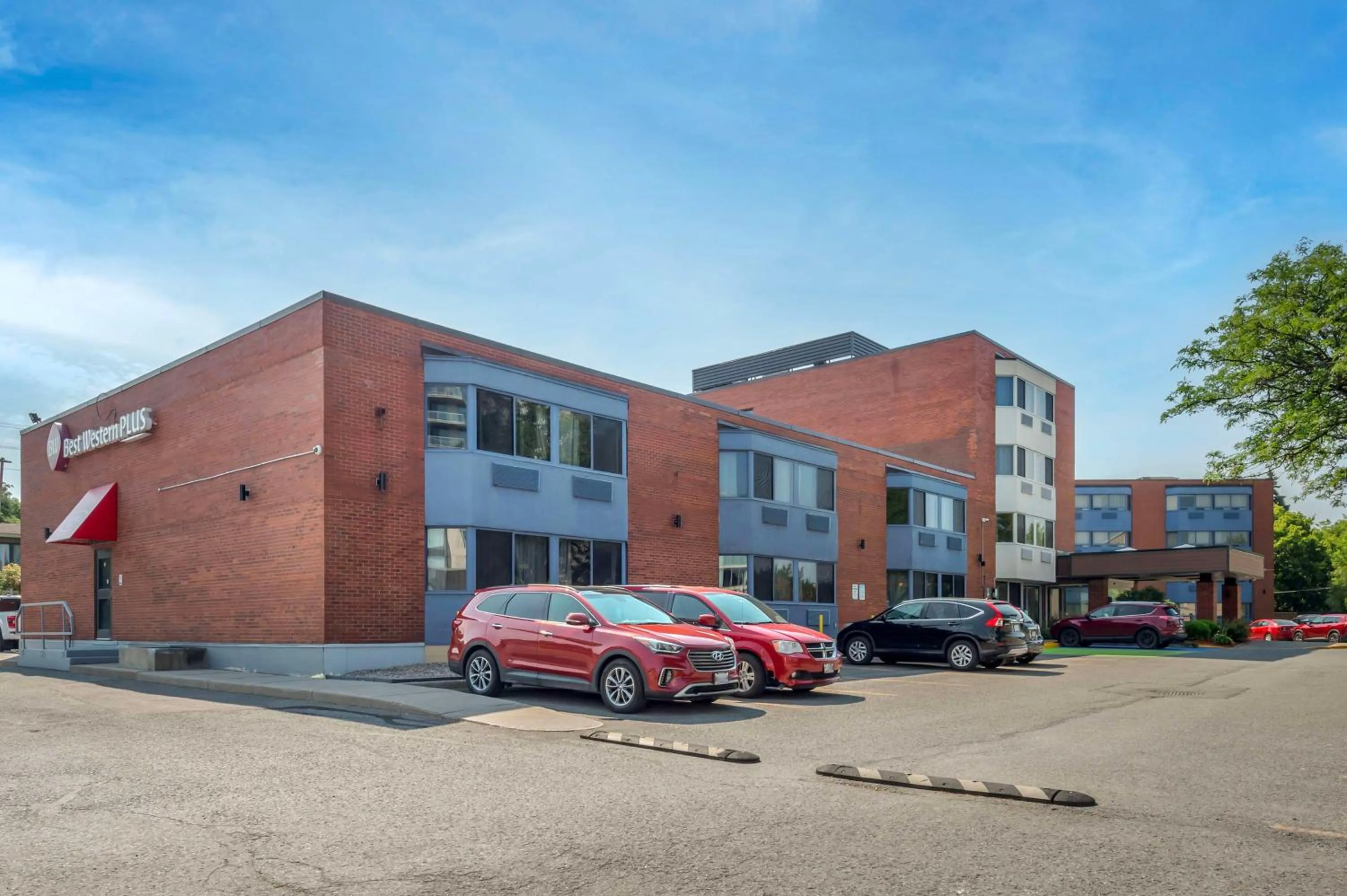 Property building in Best Western Plus Ottawa City Centre