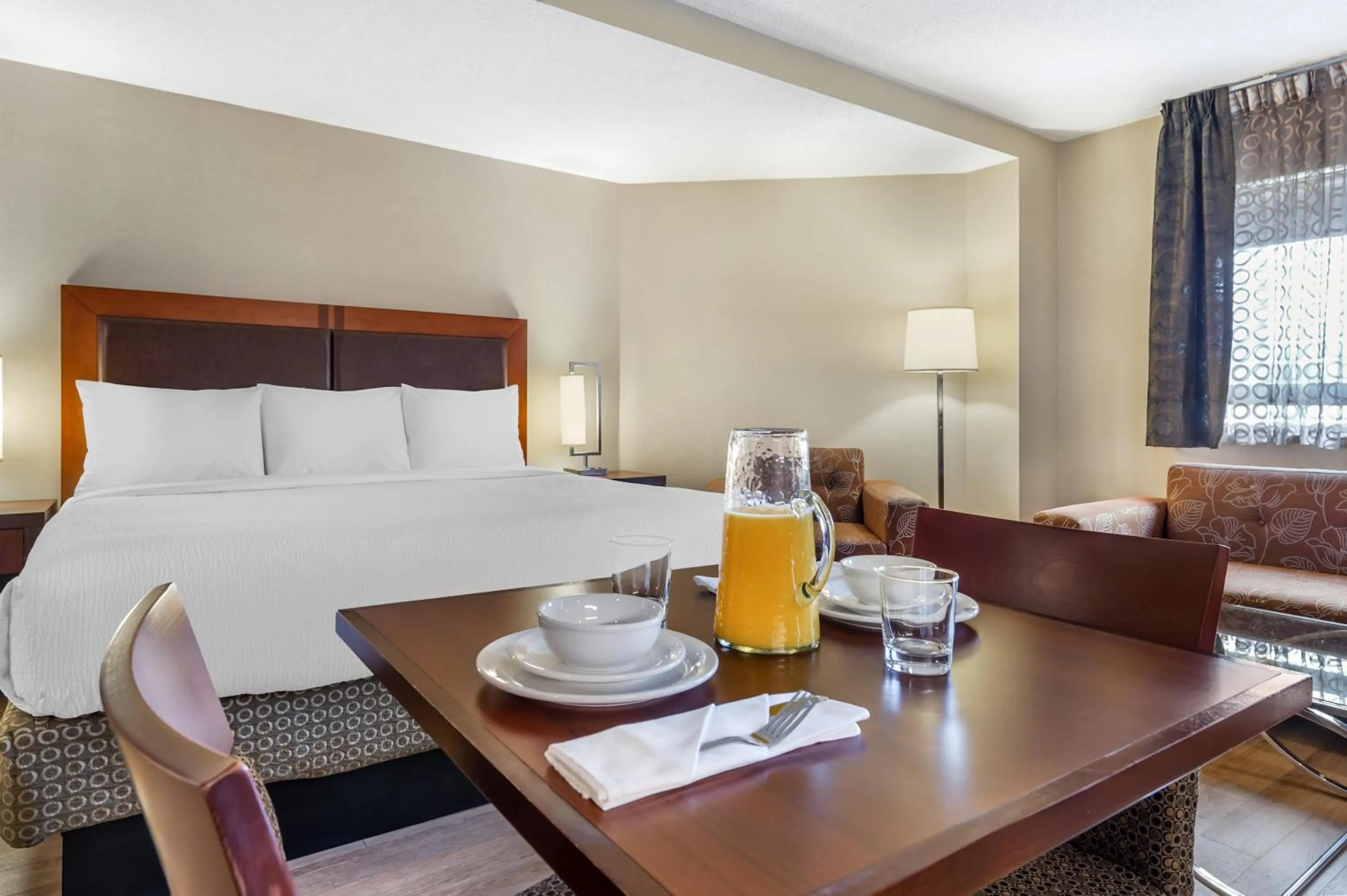 Bedroom, Bed in Best Western Plus Ottawa City Centre