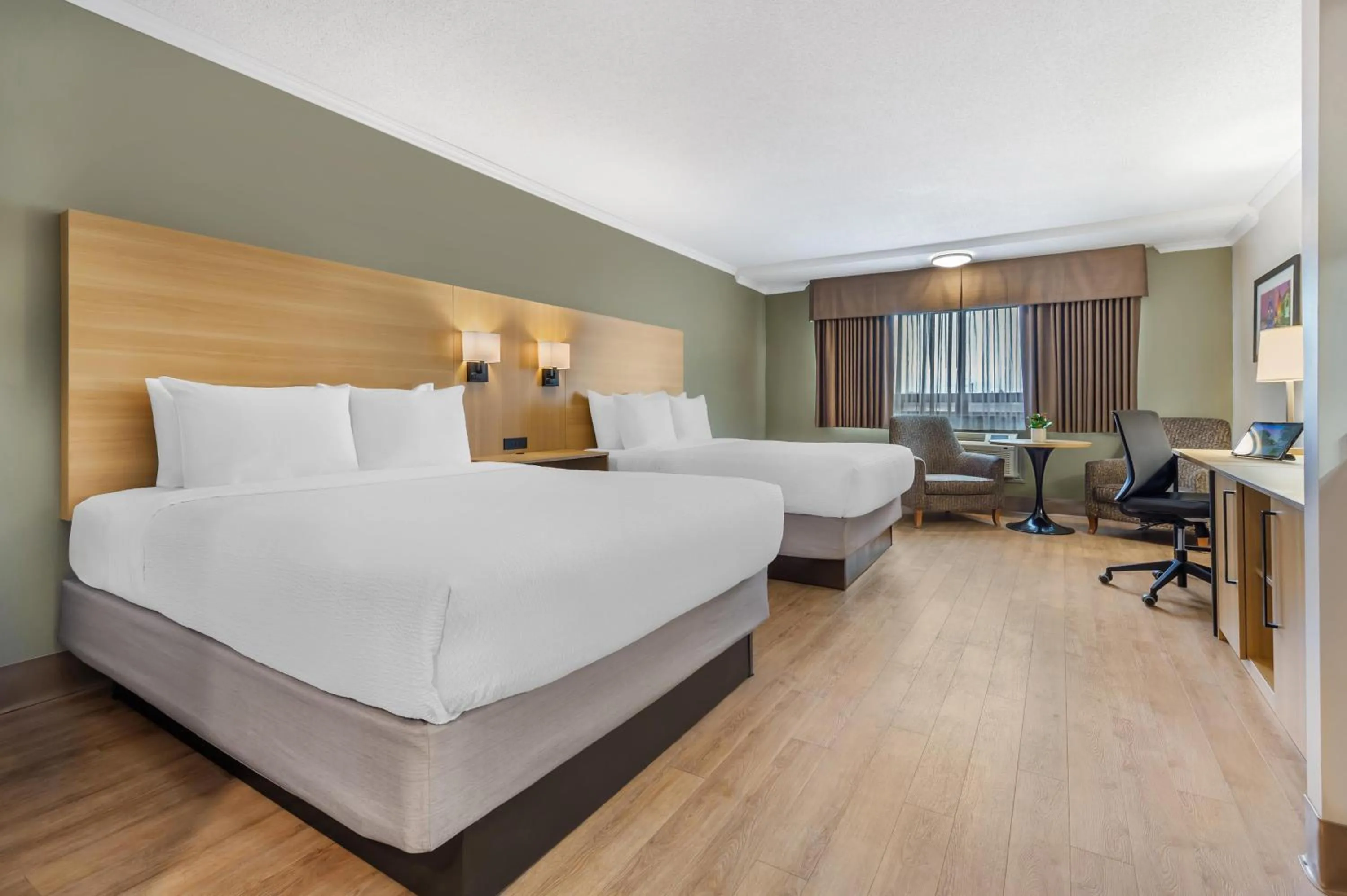 Bedroom, Bed in Best Western Plus Ottawa City Centre