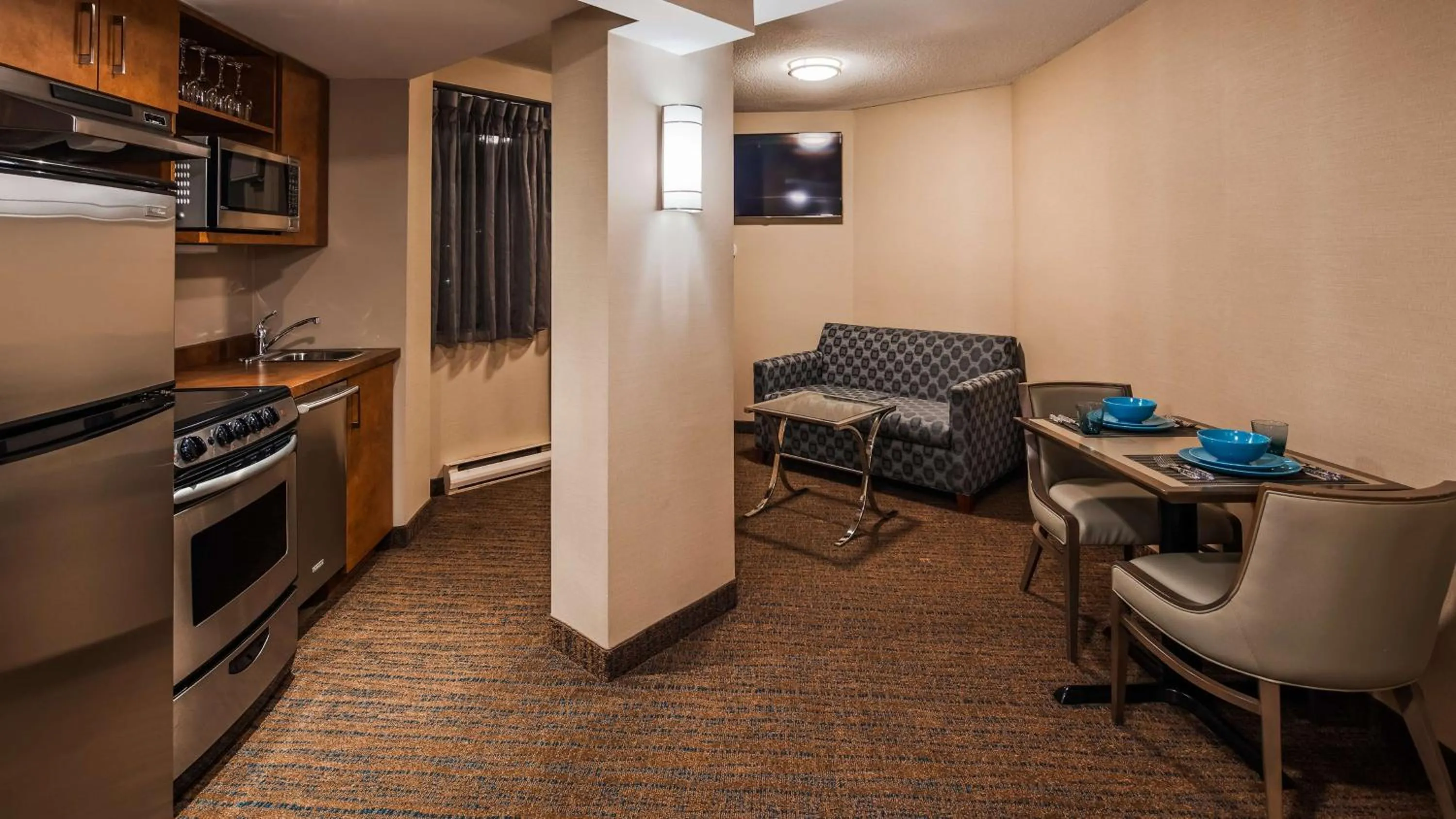 Photo of the whole room in Best Western Plus Ottawa City Centre