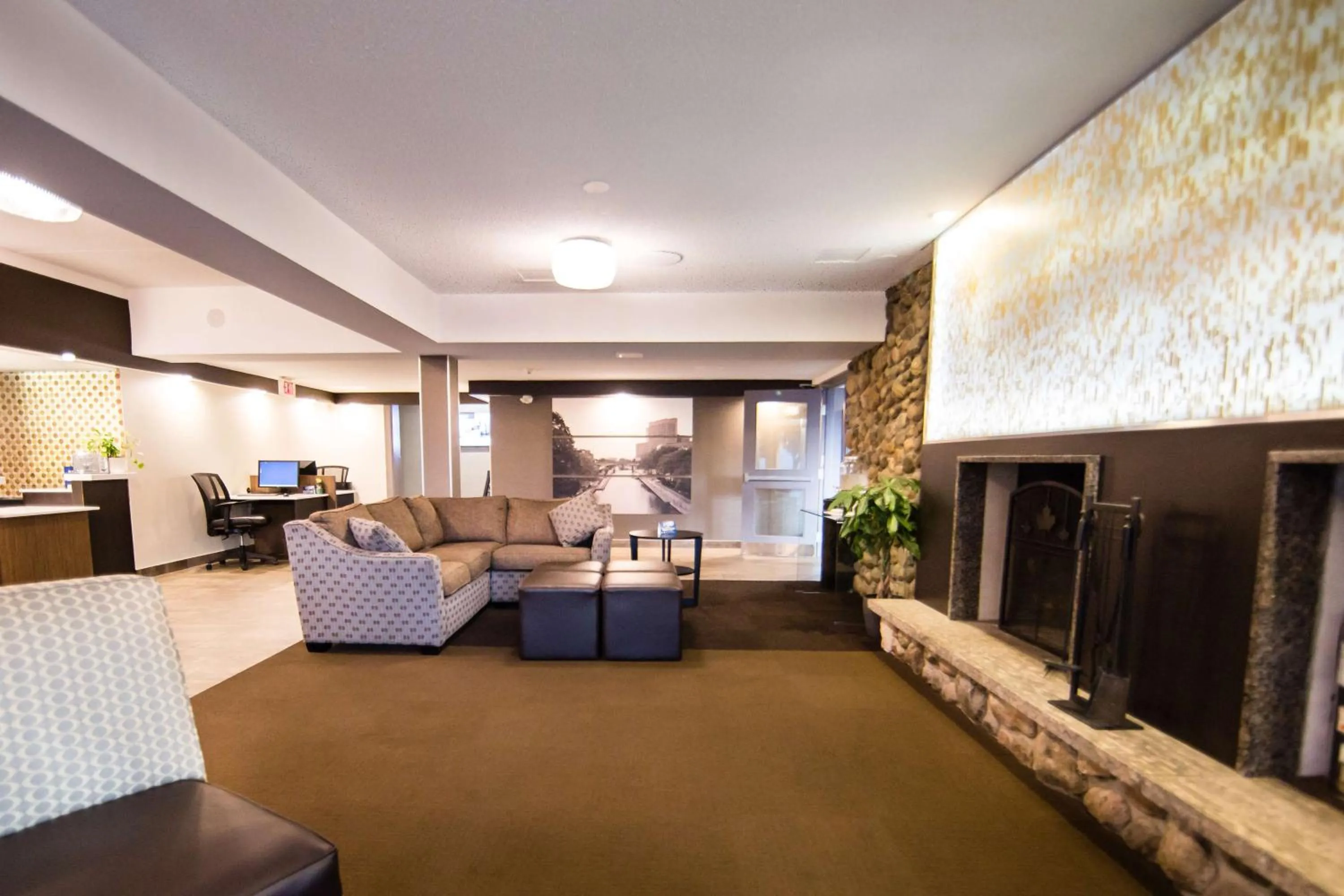 Lobby or reception in Best Western Plus Ottawa Kanata Hotel and Conference Centre