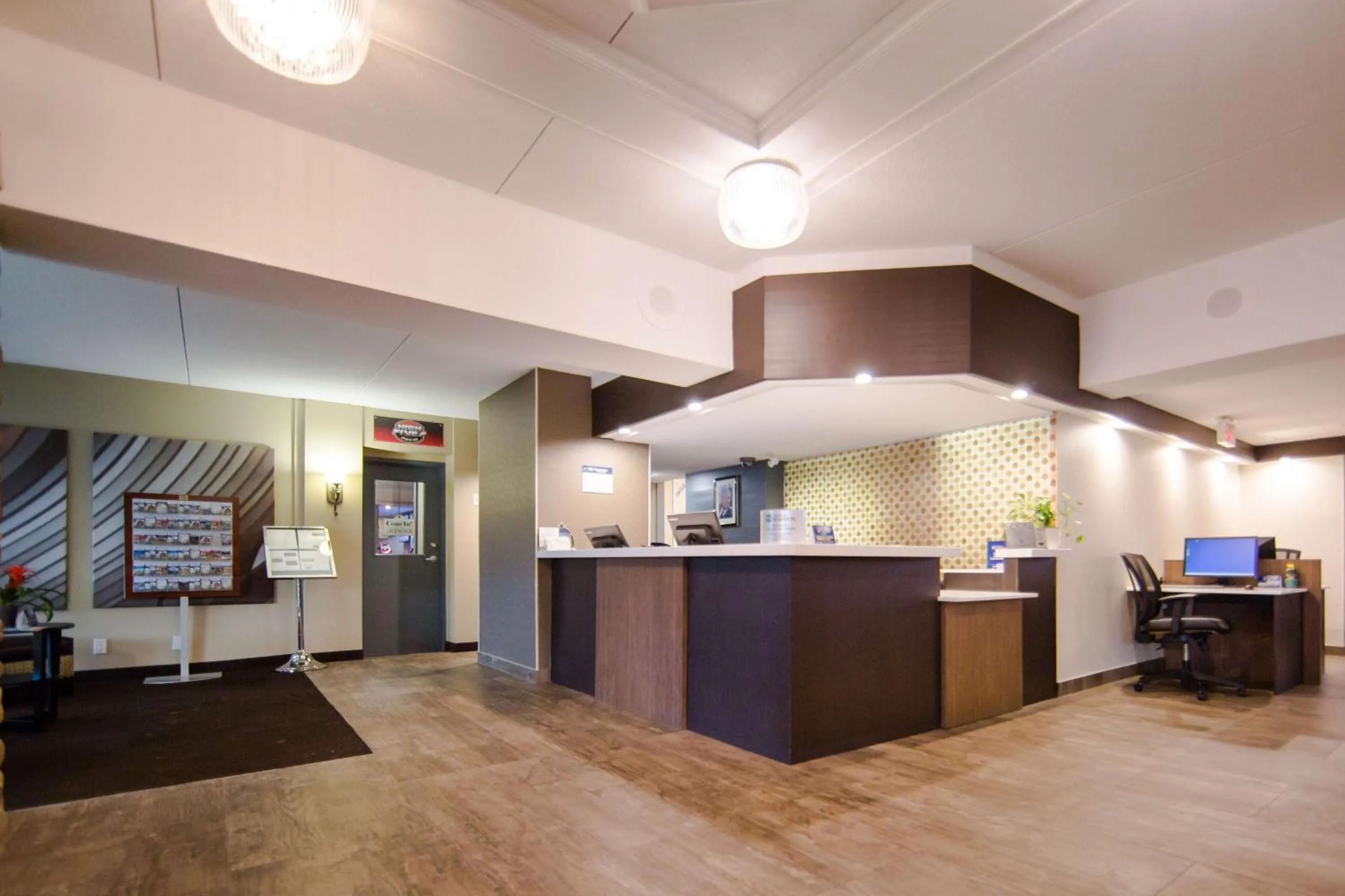 Lobby or reception in Best Western Plus Ottawa Kanata Hotel and Conference Centre