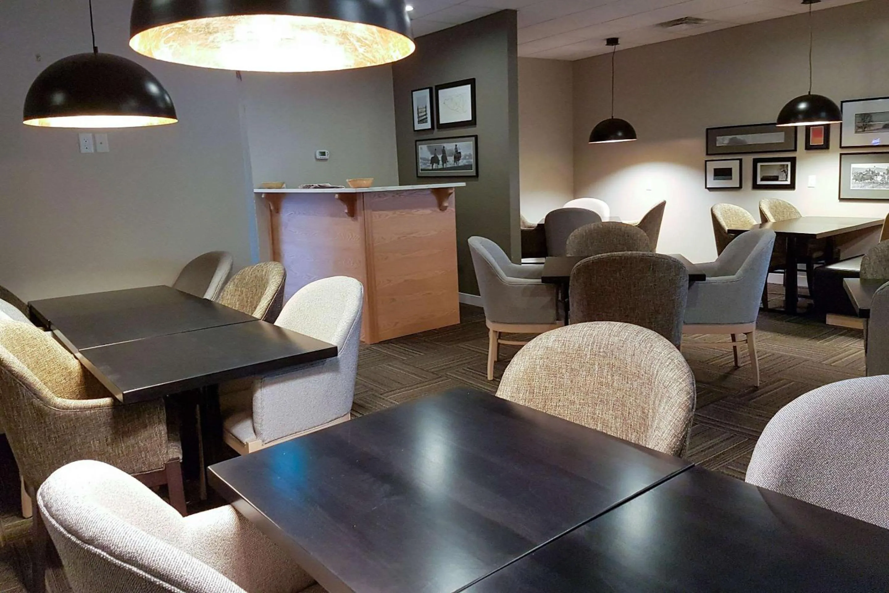 Restaurant/places to eat in Radisson Hotel & Conference Centre Edmonton