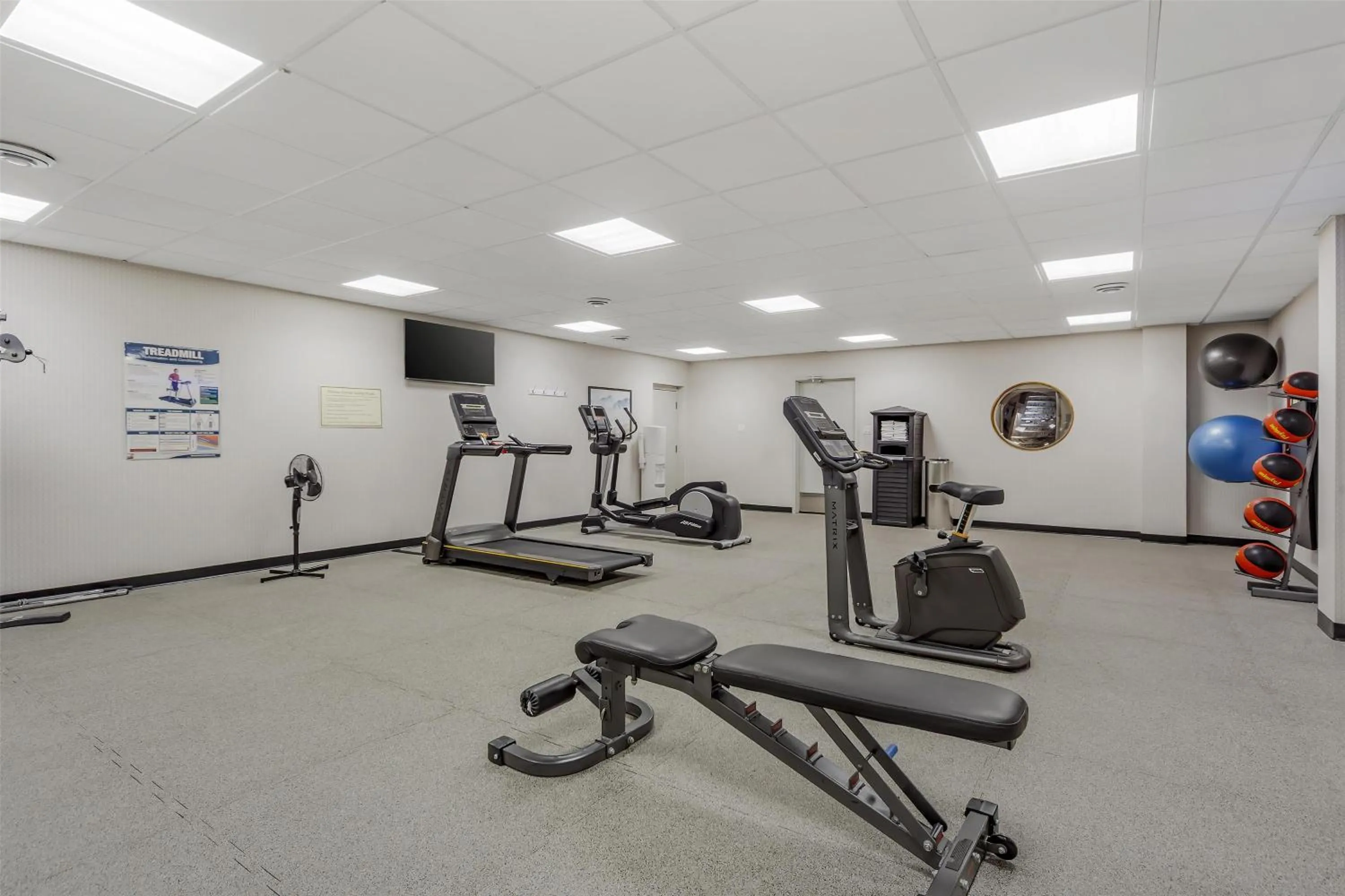 Fitness centre/facilities in Best Western Cedar Park Inn