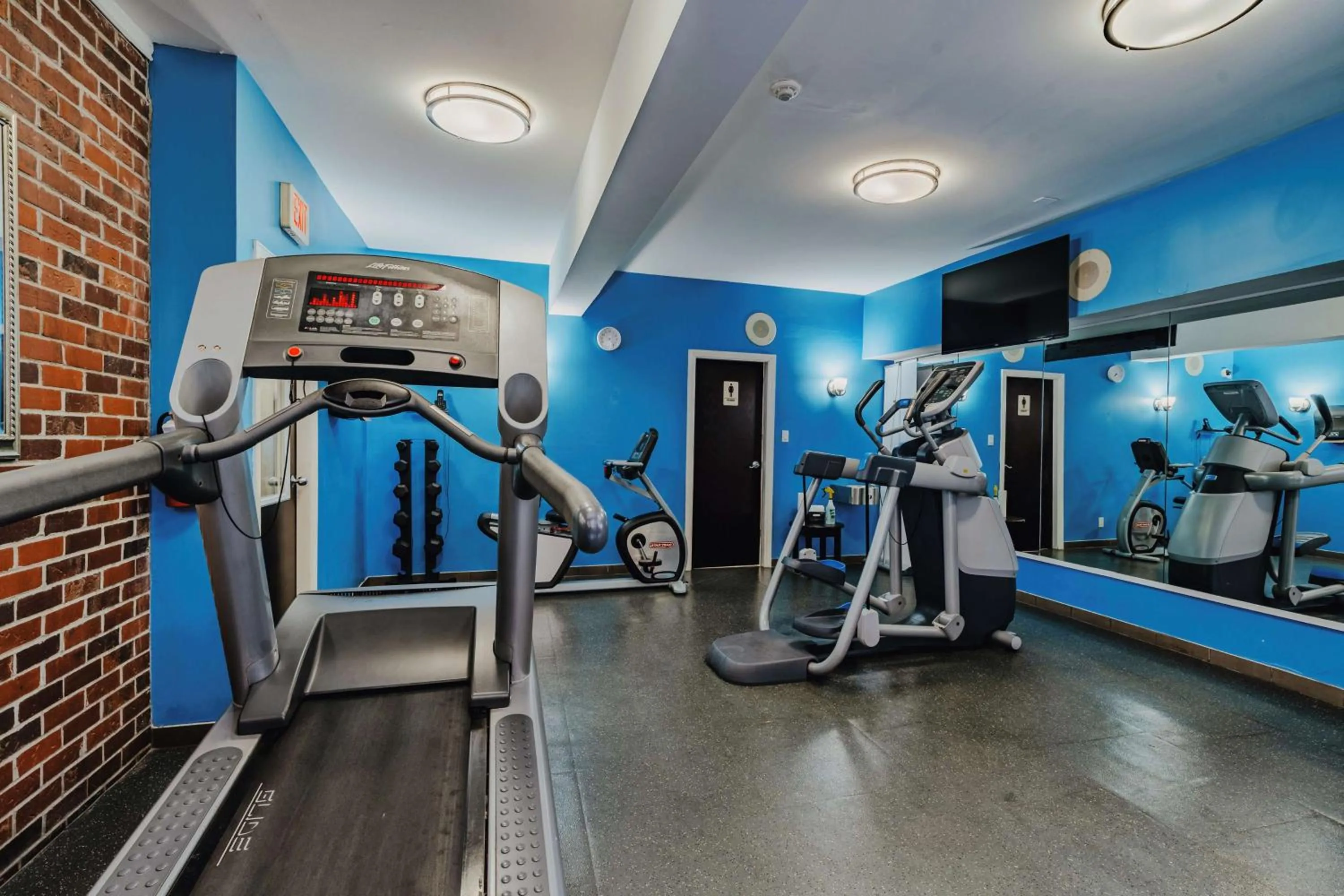 Fitness centre/facilities in SureStay Plus by Best Western Coquitlam