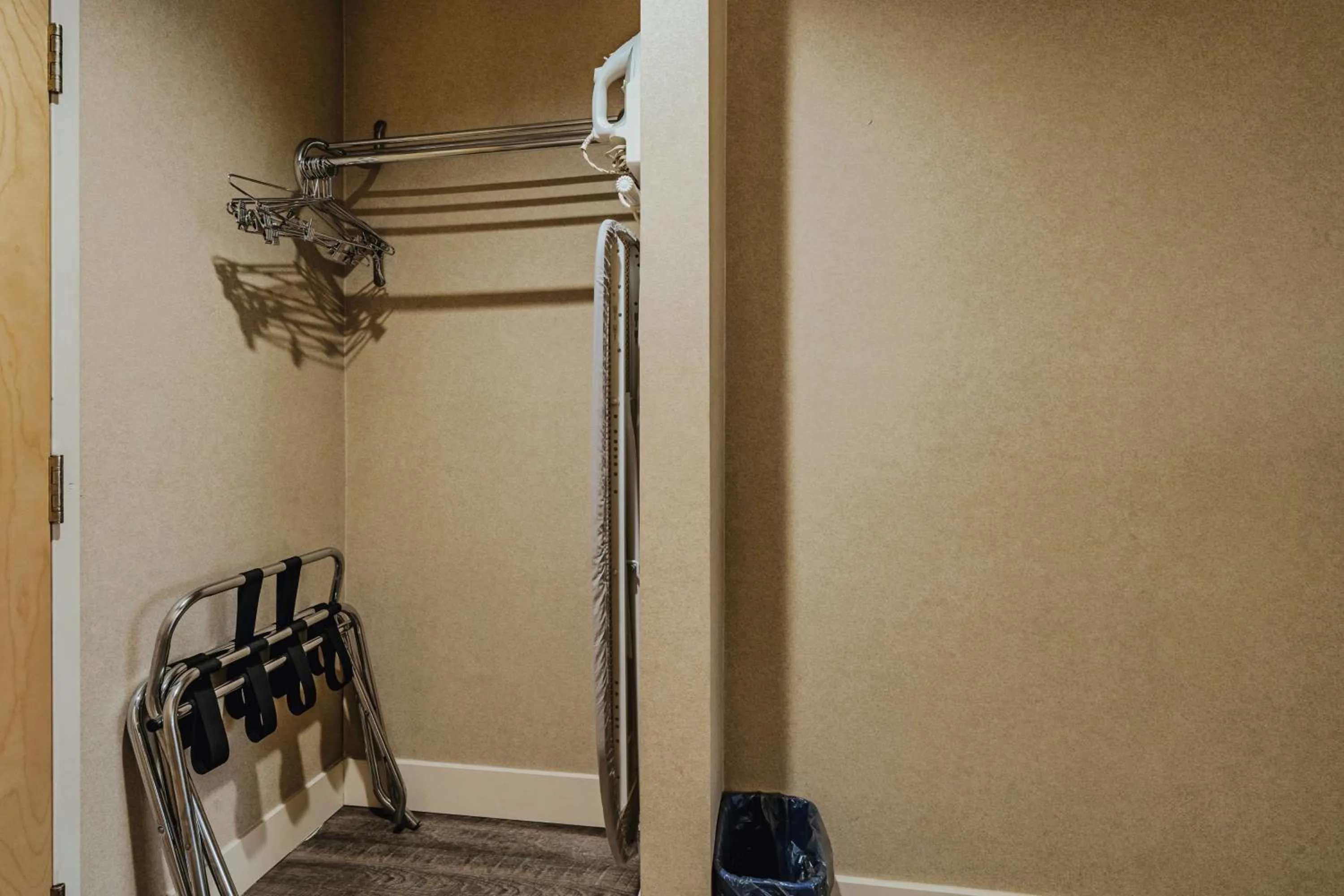 Bedroom in SureStay Plus by Best Western Coquitlam