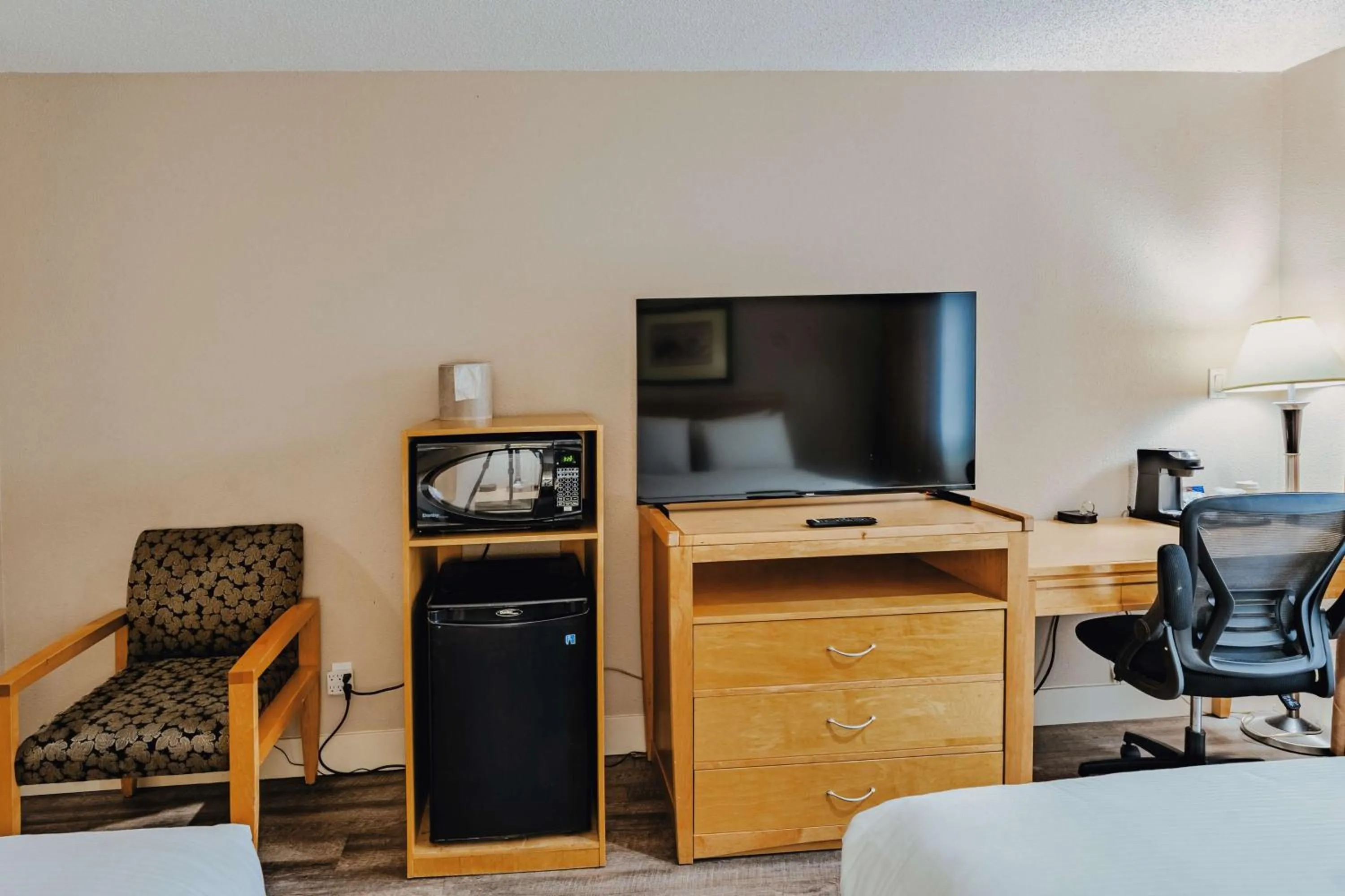 Bedroom in SureStay Plus by Best Western Coquitlam